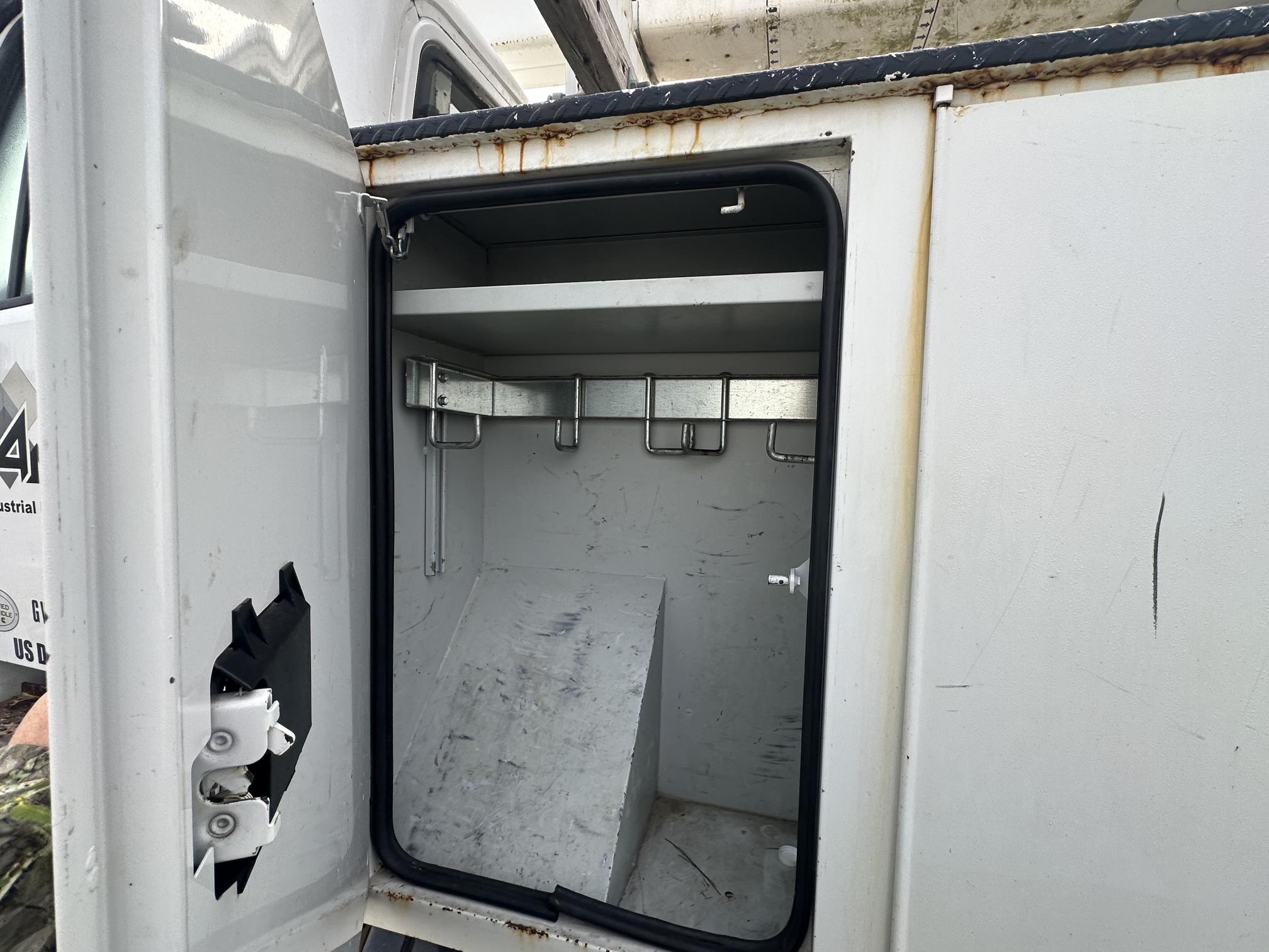 2017 FREIGHTLINER M2 106 - view 12 of 30