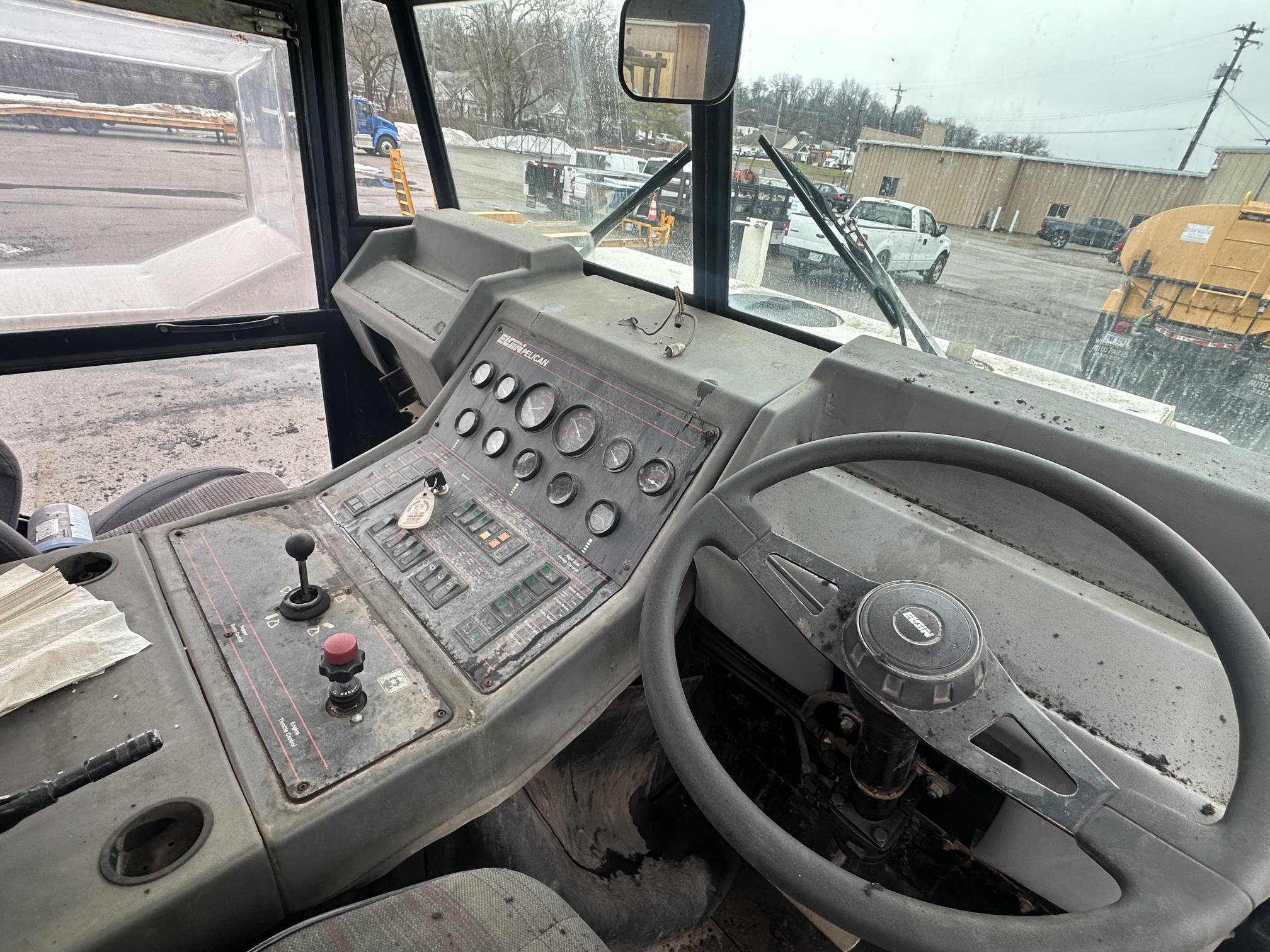 1990 ELGIN Series P - view 17 of 24