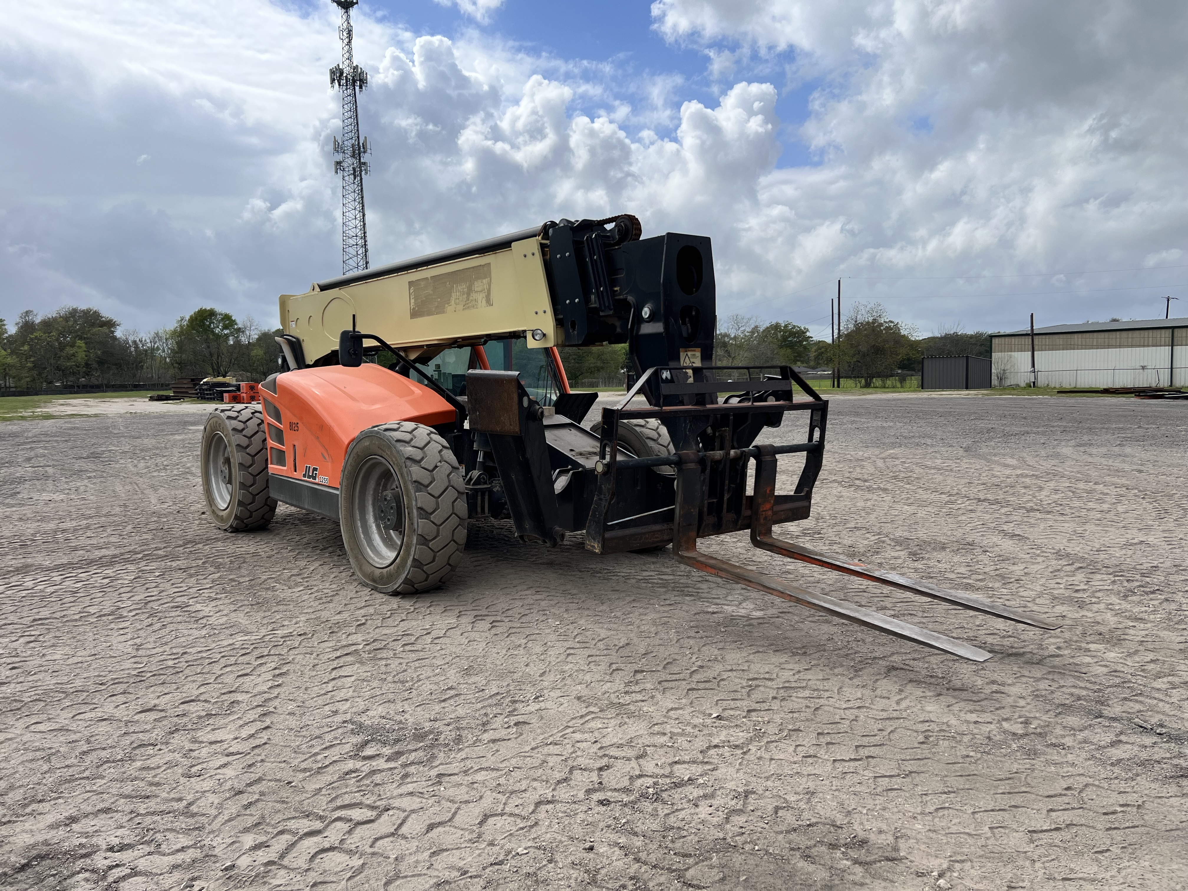 2017 JLG 1255 - view 2 of 28