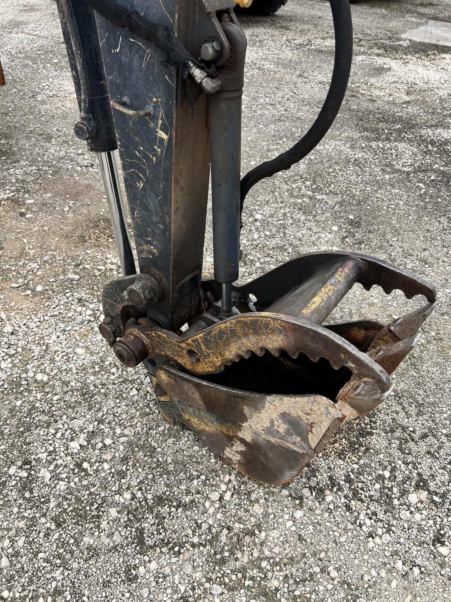 2017 DEERE 35G - view 11 of 30