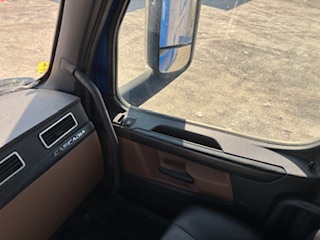 2023 FREIGHTLINER - view 17 of 23