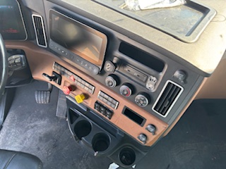 2023 FREIGHTLINER - view 19 of 23