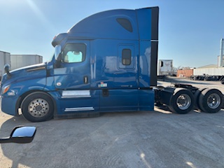2023 FREIGHTLINER - view 3 of 23