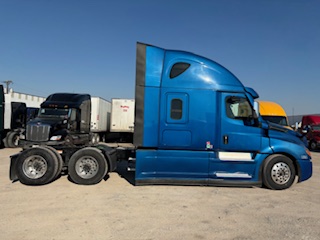 2023 FREIGHTLINER - view 7 of 23
