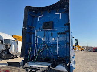 2023 FREIGHTLINER - view 9 of 23