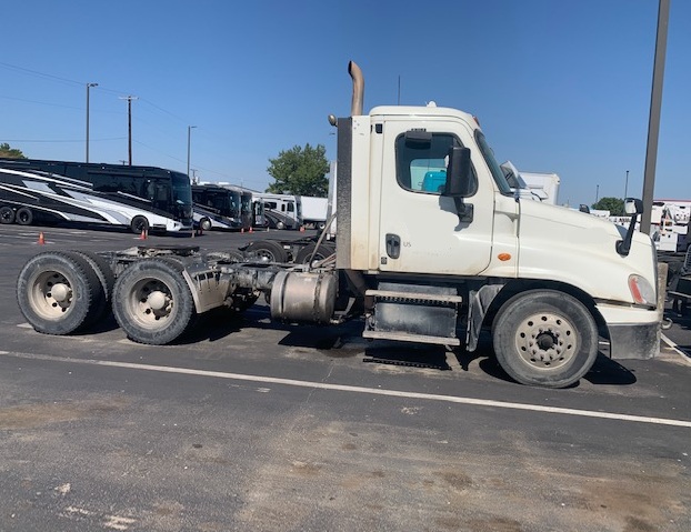 2005 FREIGHTLINER FLT - view 3 of 20