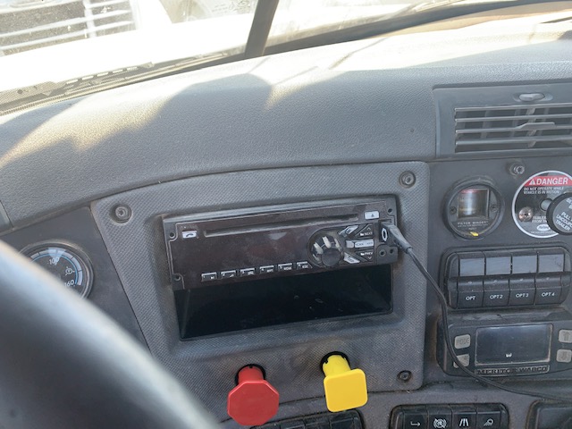 2005 FREIGHTLINER FLT - view 11 of 20