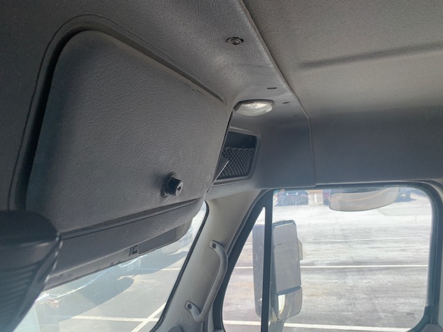 2005 FREIGHTLINER FLT - view 14 of 20