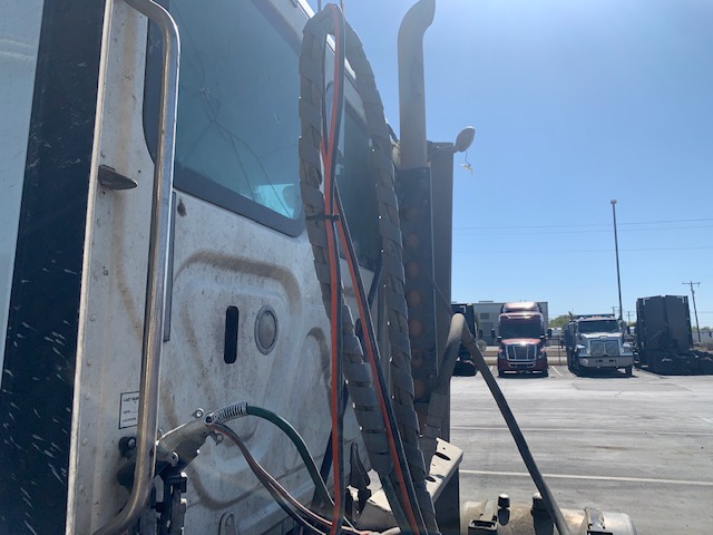 2005 FREIGHTLINER FLT - view 19 of 20