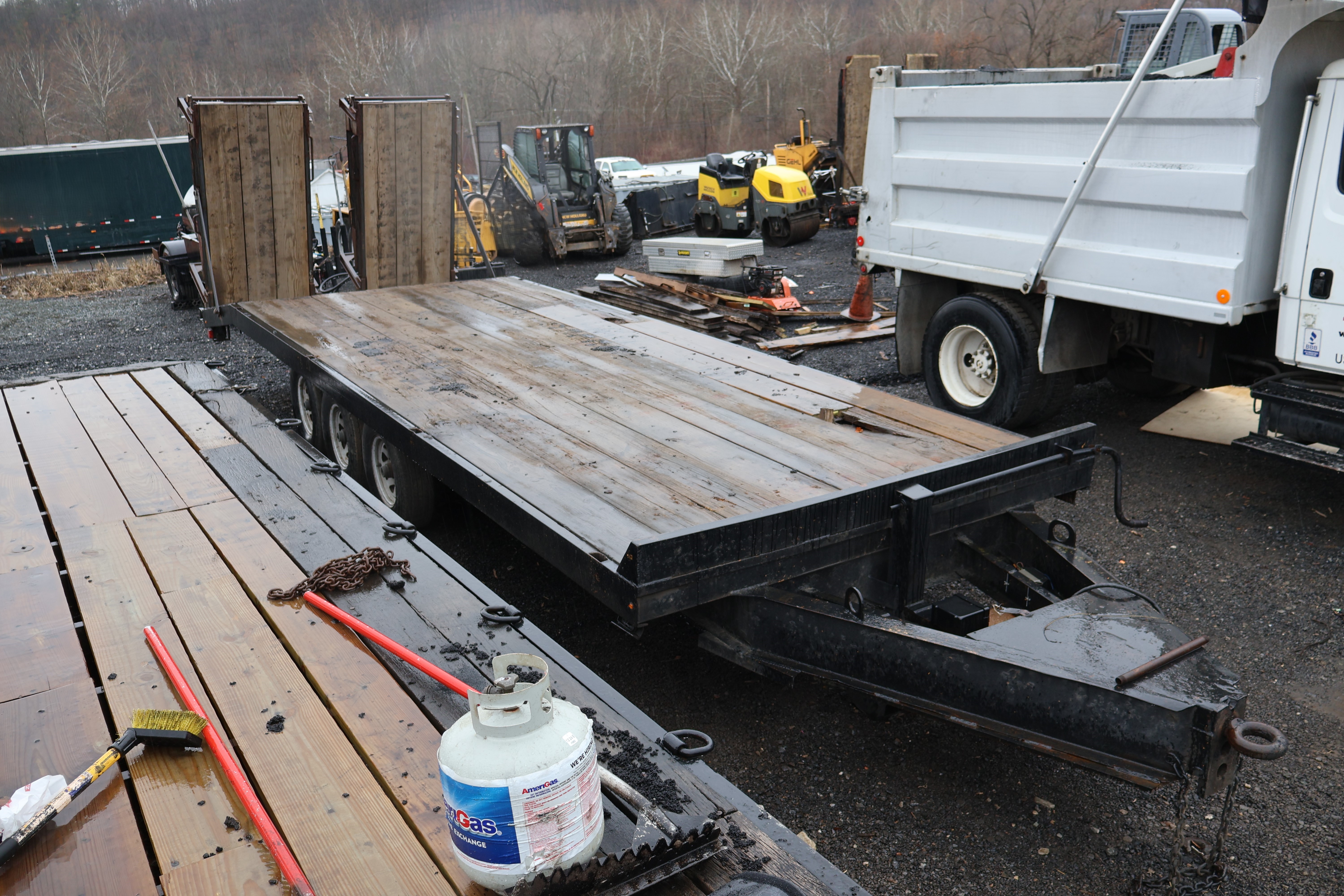 2001  24 - view 9 of 26