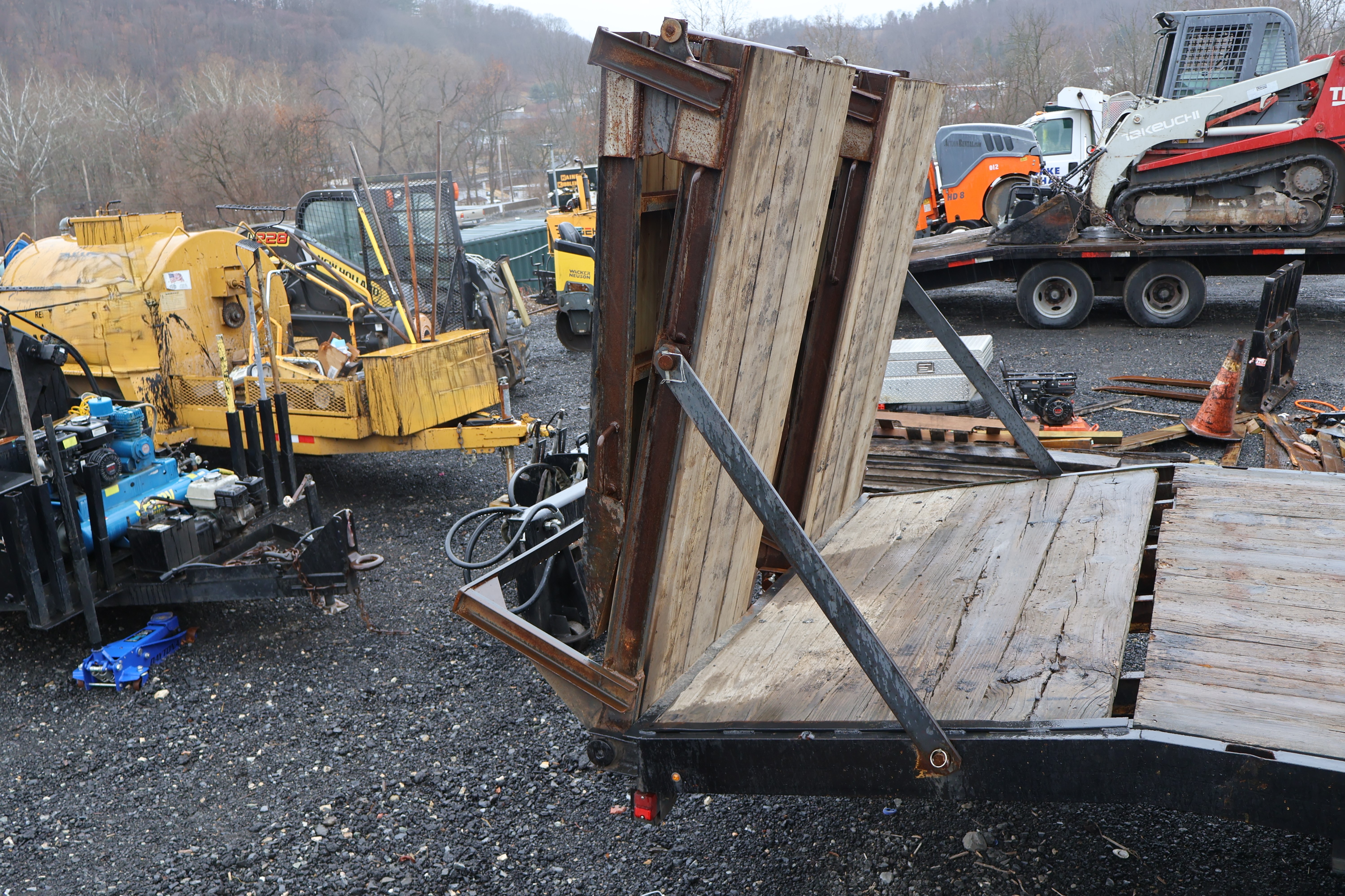 2001  24 - view 11 of 26