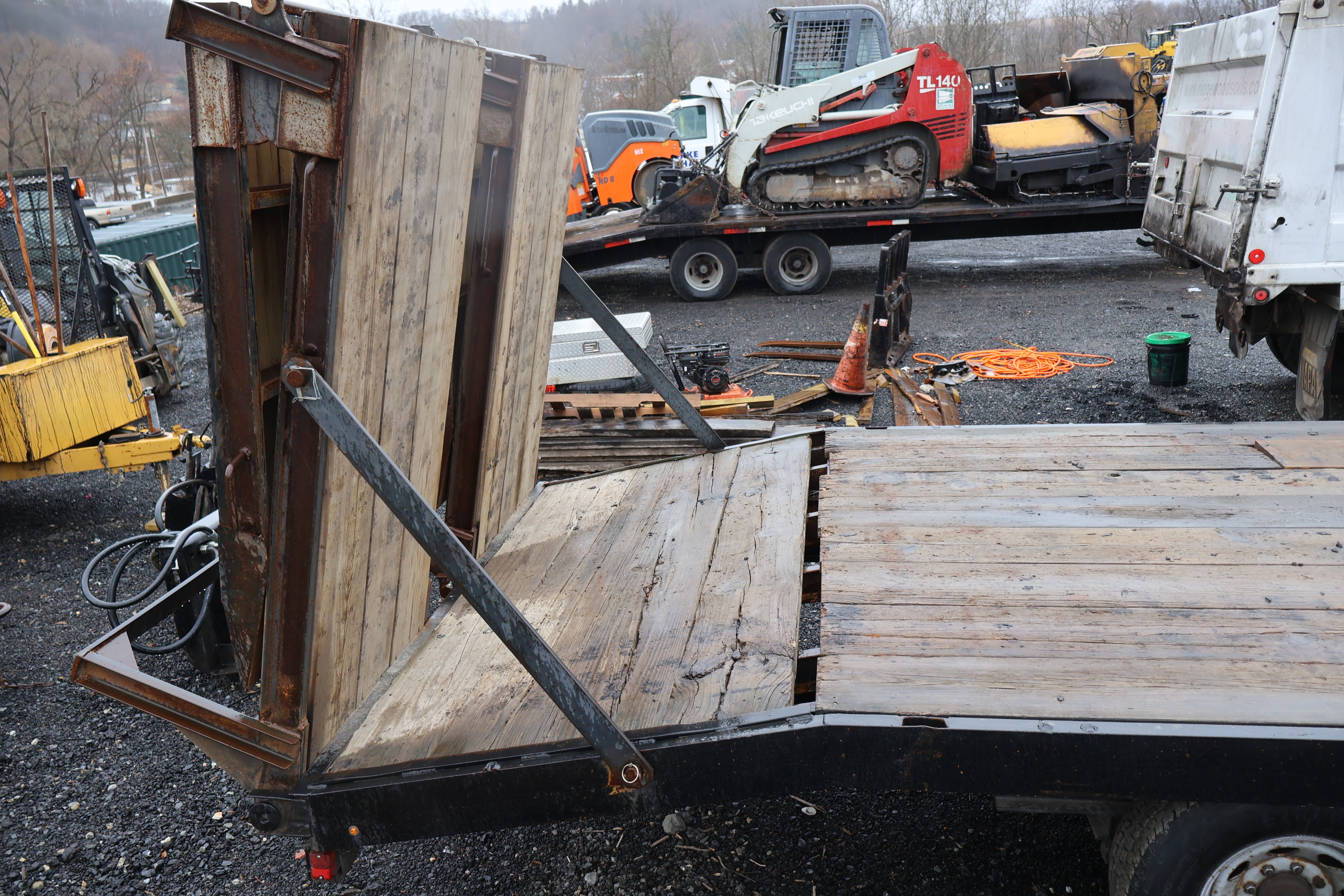 2001  24 - view 12 of 26