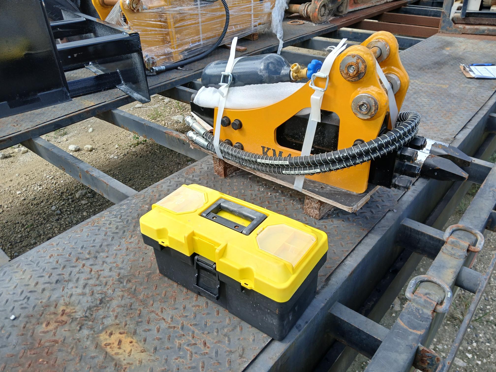 2025 KMC 400 - view 2 of 6