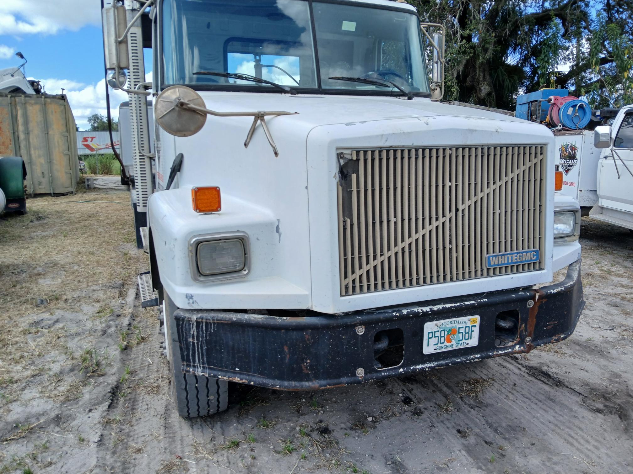 2005 WHITE/GMC WG - view 3 of 17