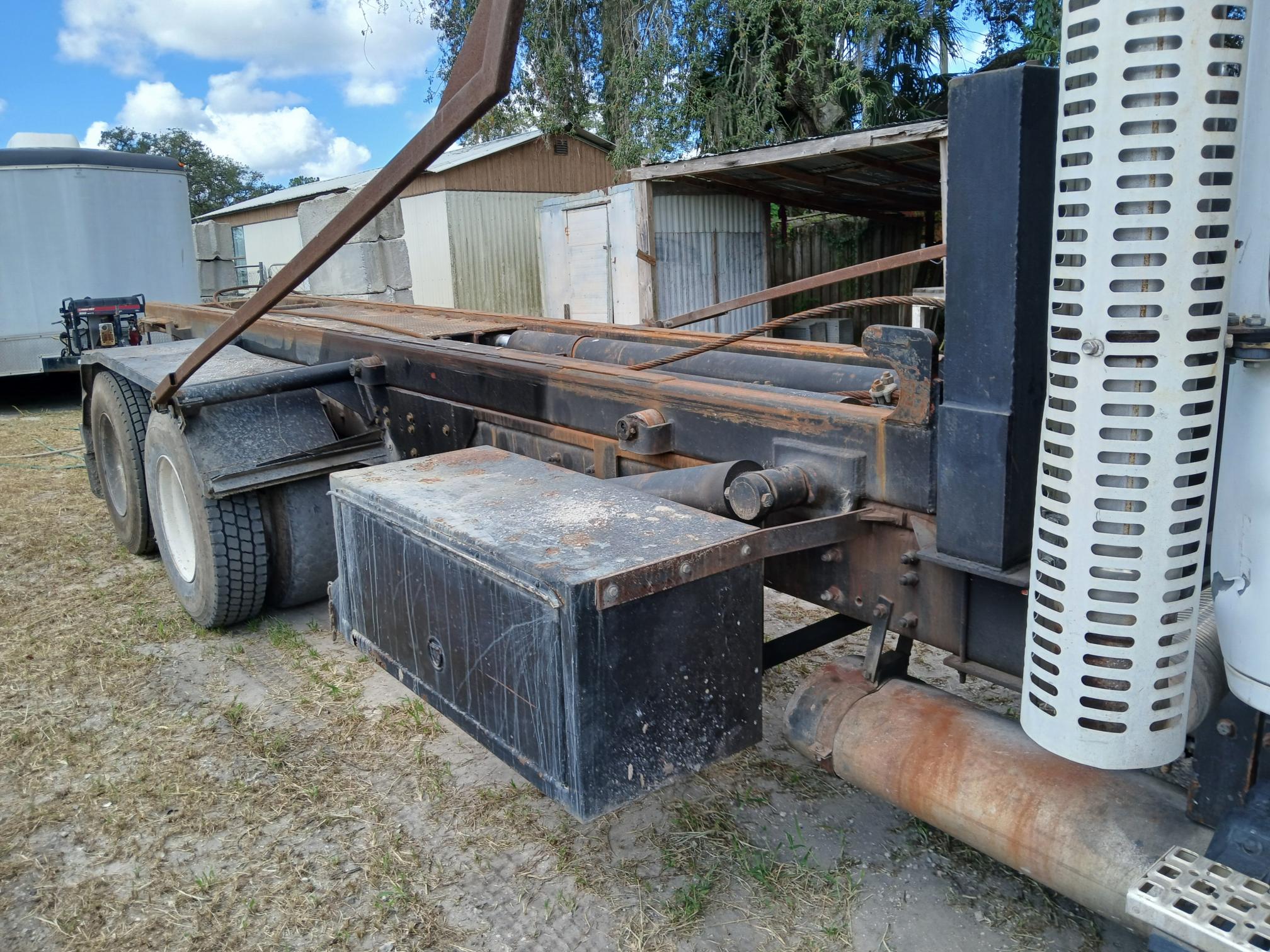 2005 WHITE/GMC WG - view 4 of 17