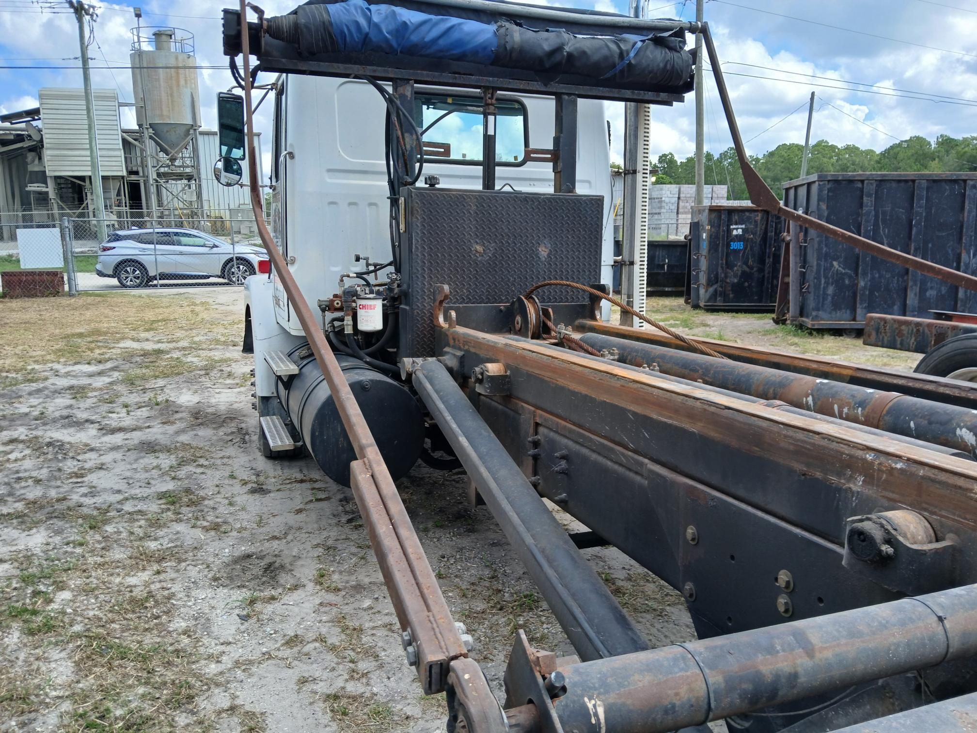 2005 WHITE/GMC WG - view 8 of 17