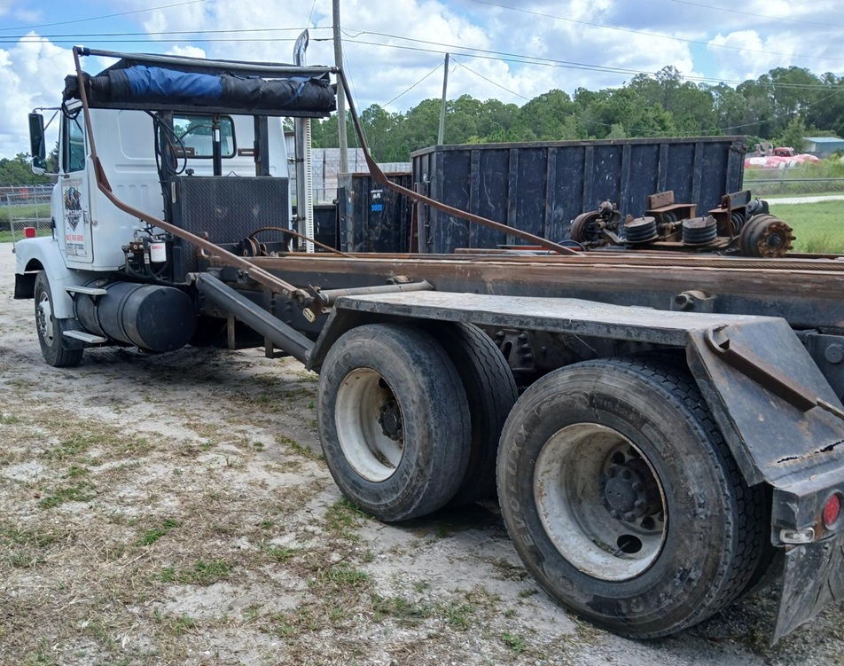 2005 WHITE/GMC WG - view 1 of 17