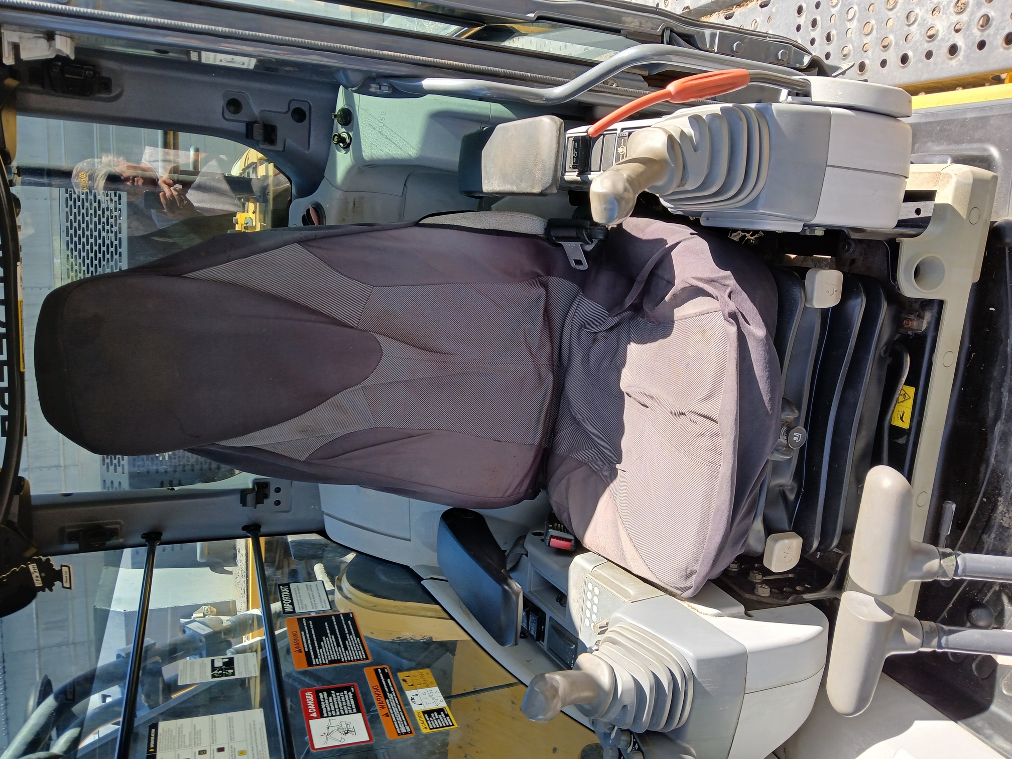 2017 DEERE 470G LC - view 10 of 16