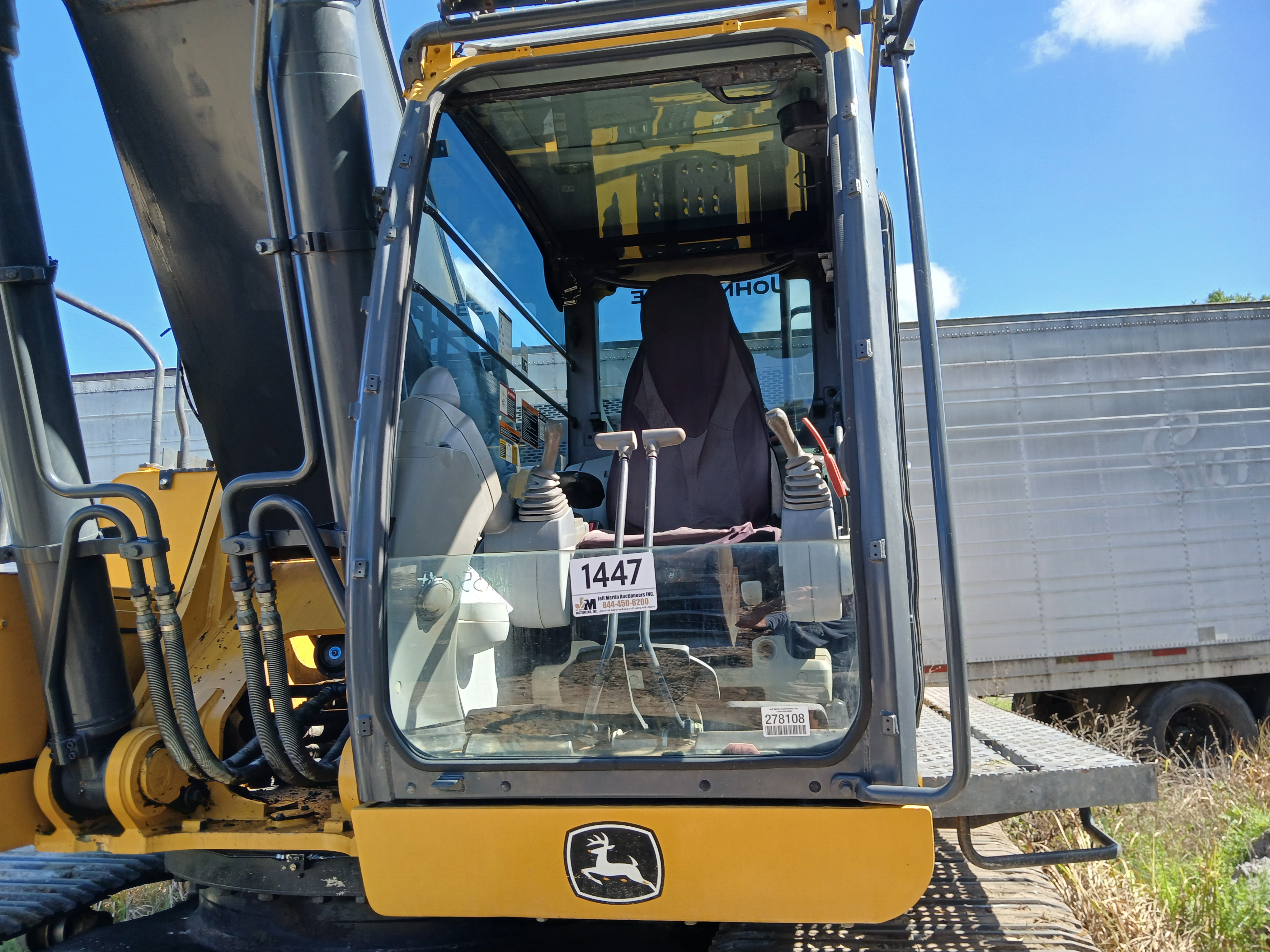 2017 DEERE 470G LC - view 4 of 16