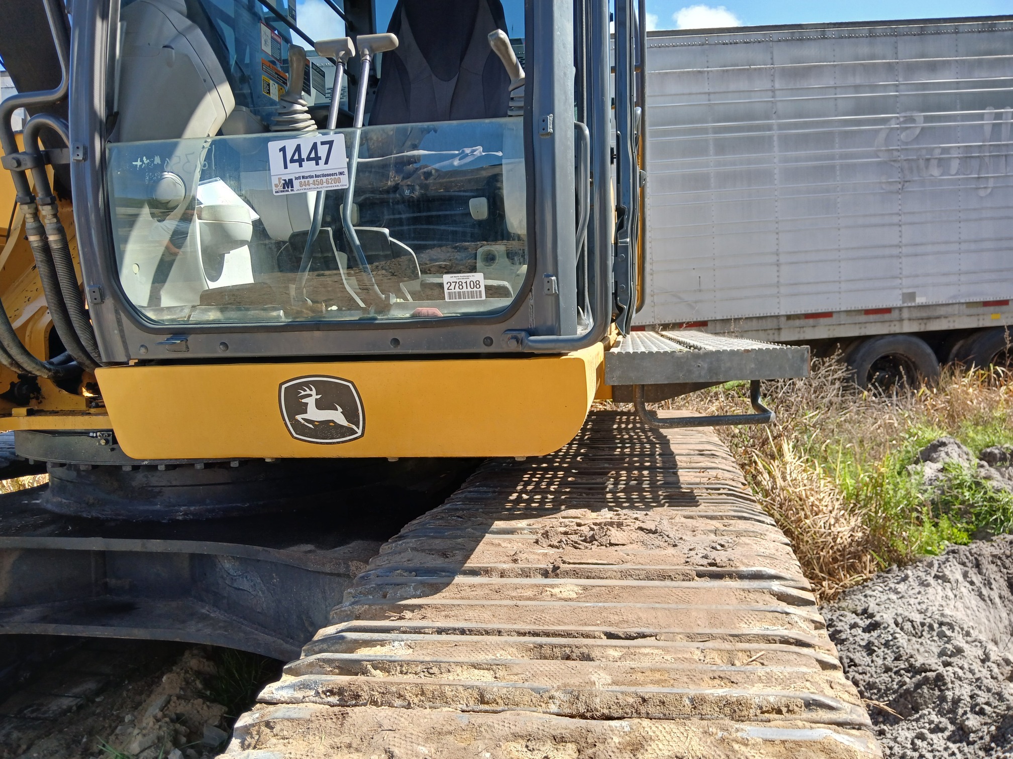 2017 DEERE 470G LC - view 8 of 16