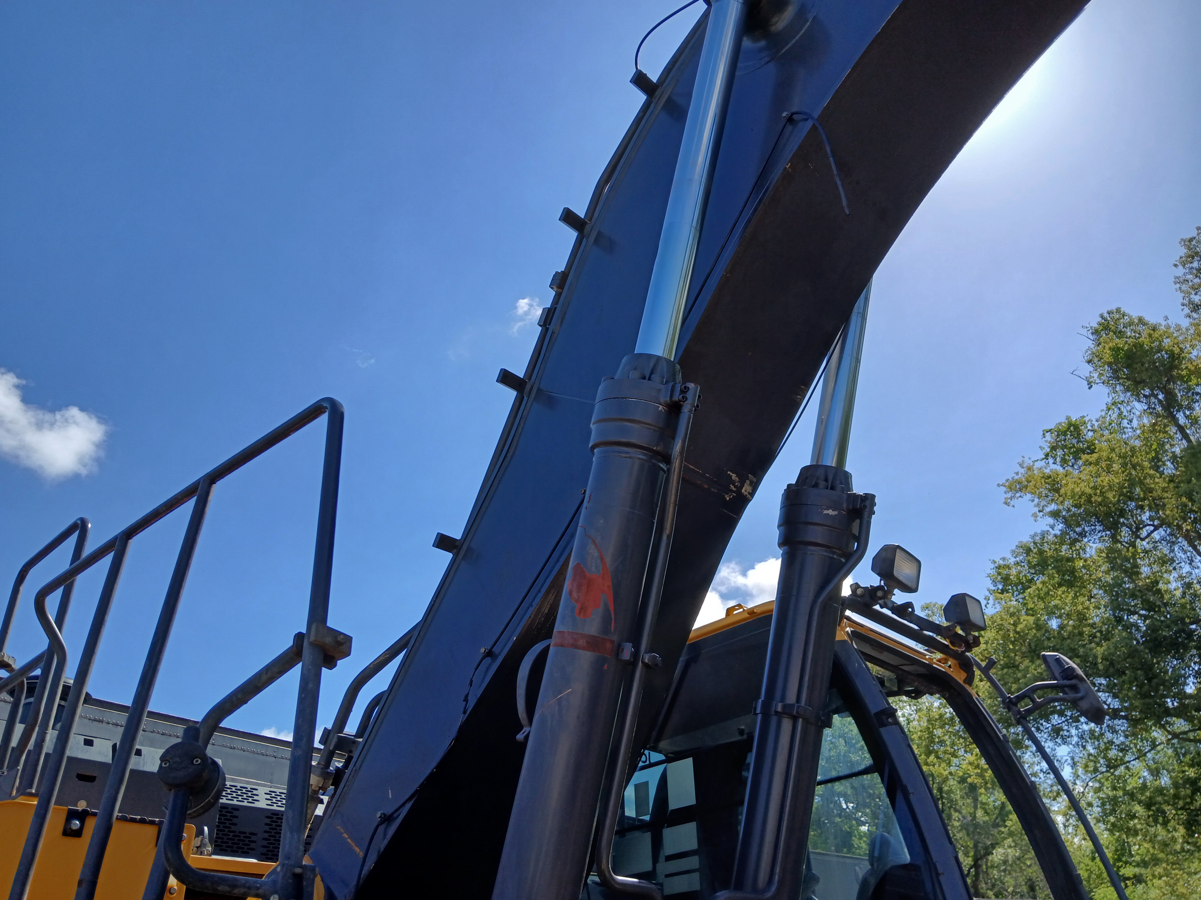 2017 DEERE 470G LC - view 6 of 16