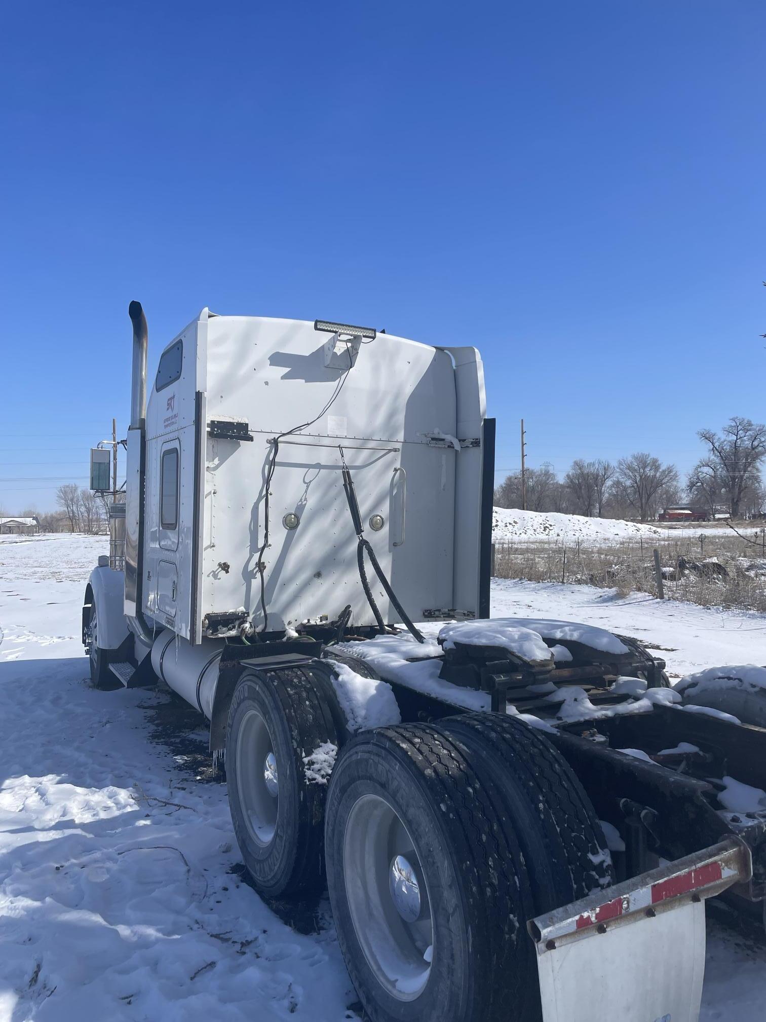 2004 KENWORTH W900 - view 2 of 21