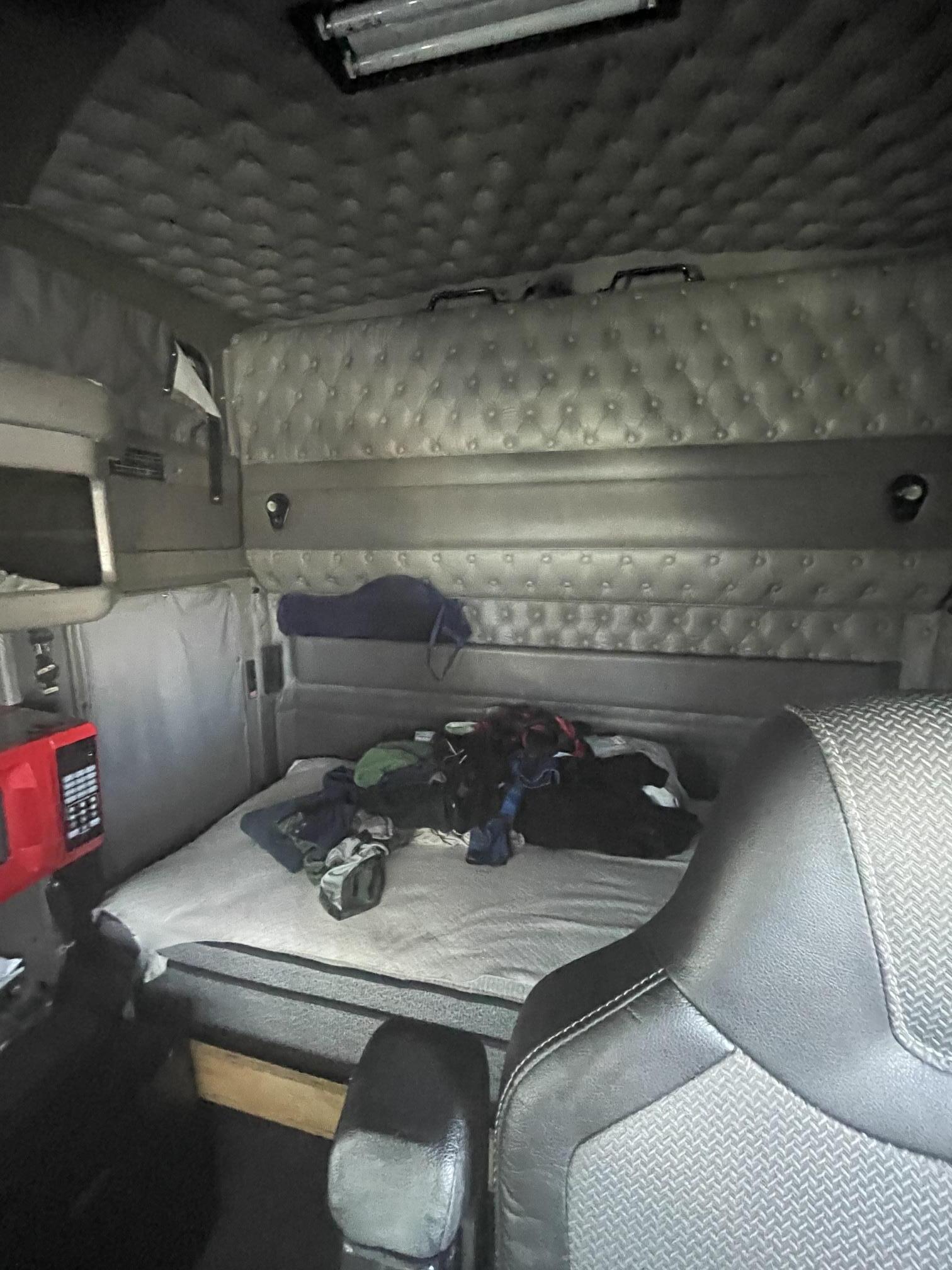 2004 KENWORTH W900 - view 11 of 21