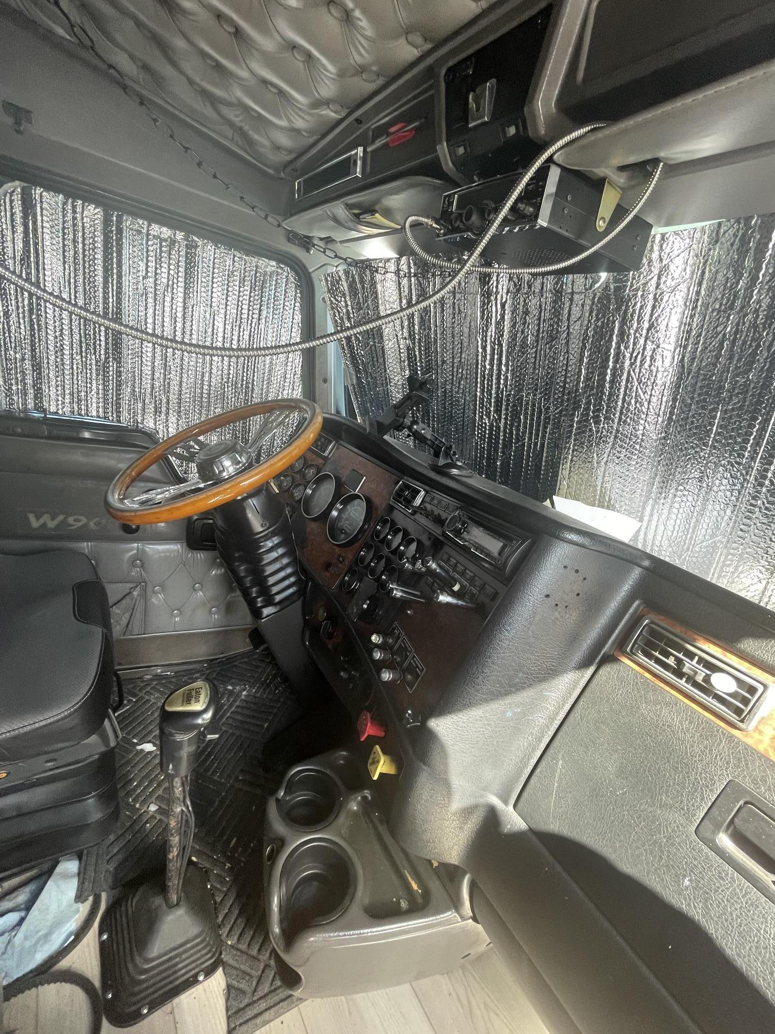 2004 KENWORTH W900 - view 3 of 21