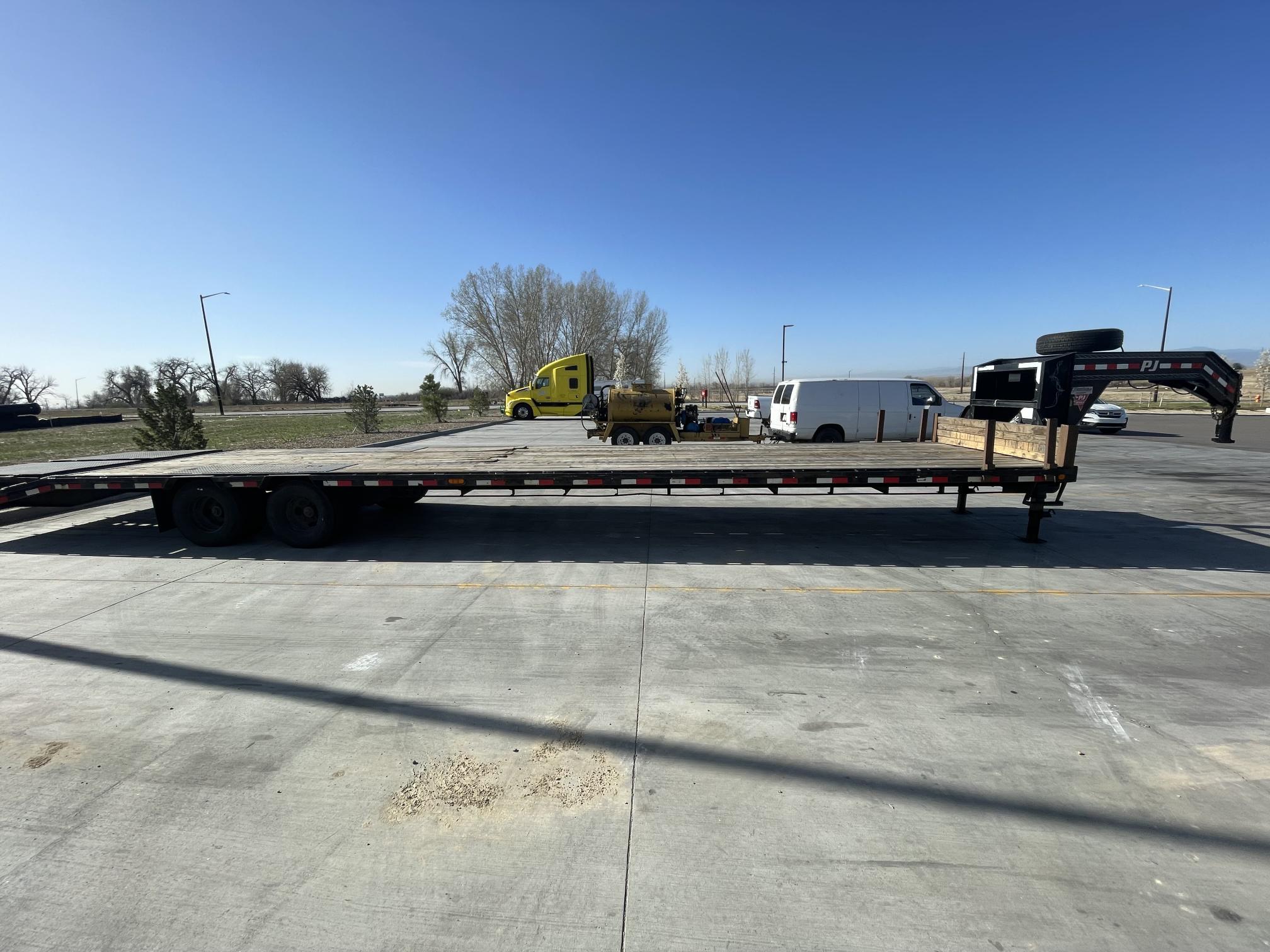 2022 PJ TRAILERS 49 ft - view 15 of 17