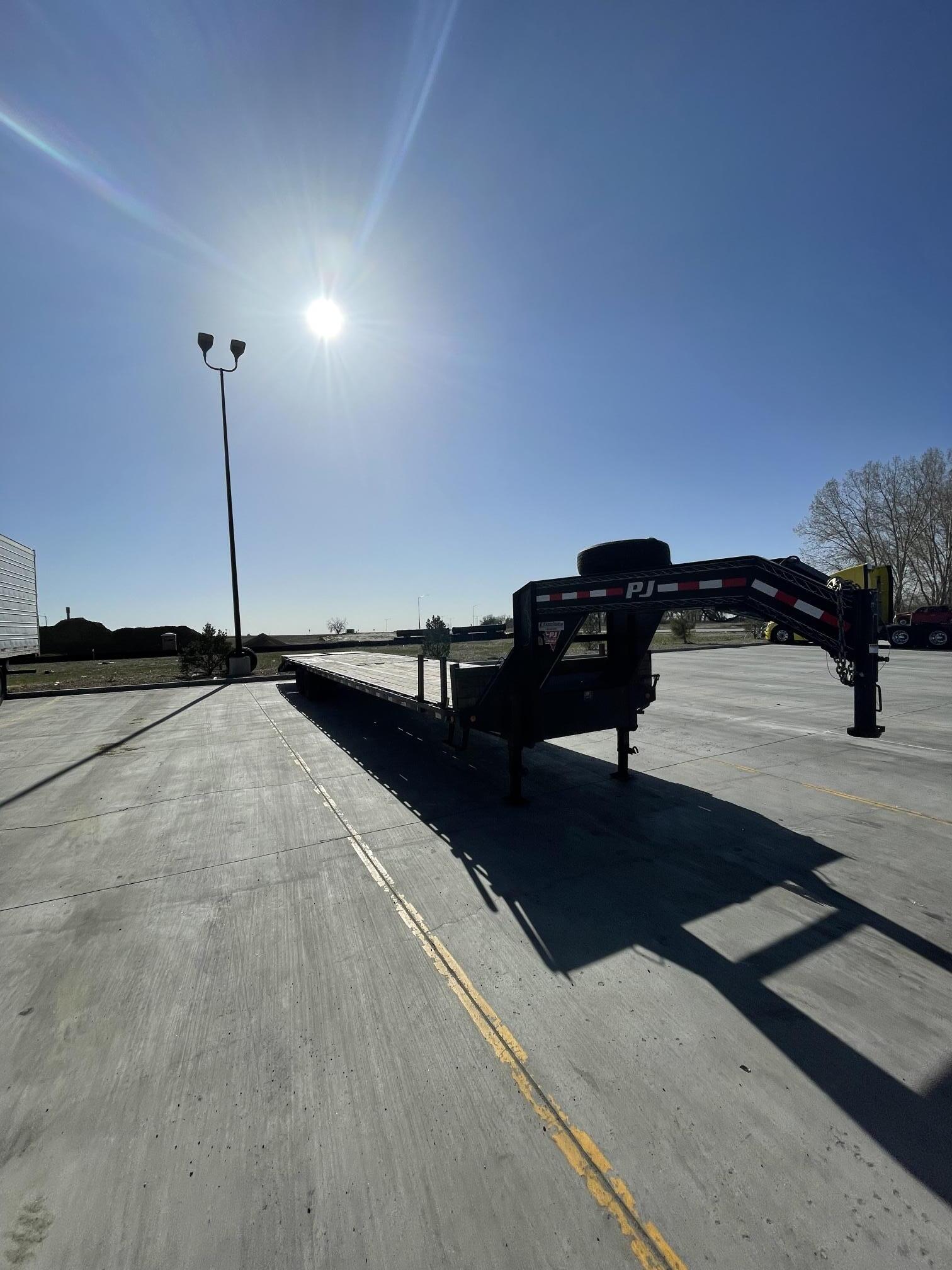 2022 PJ TRAILERS 49 ft - view 1 of 17