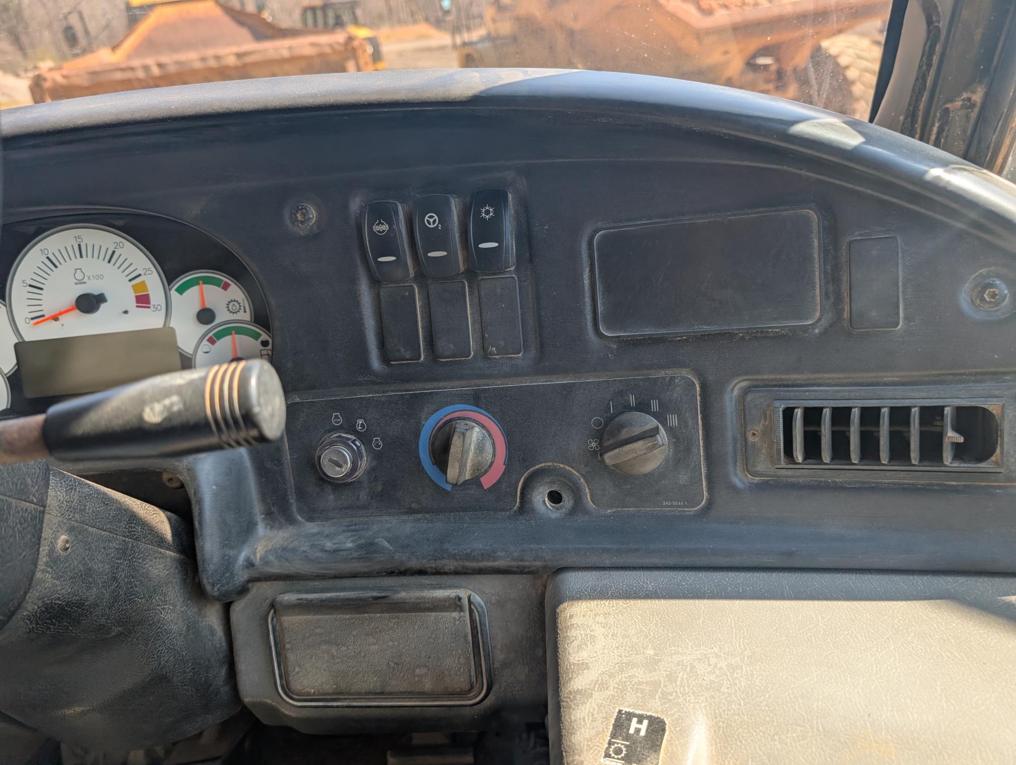 2014 CATERPILLAR 725 - view 14 of 21