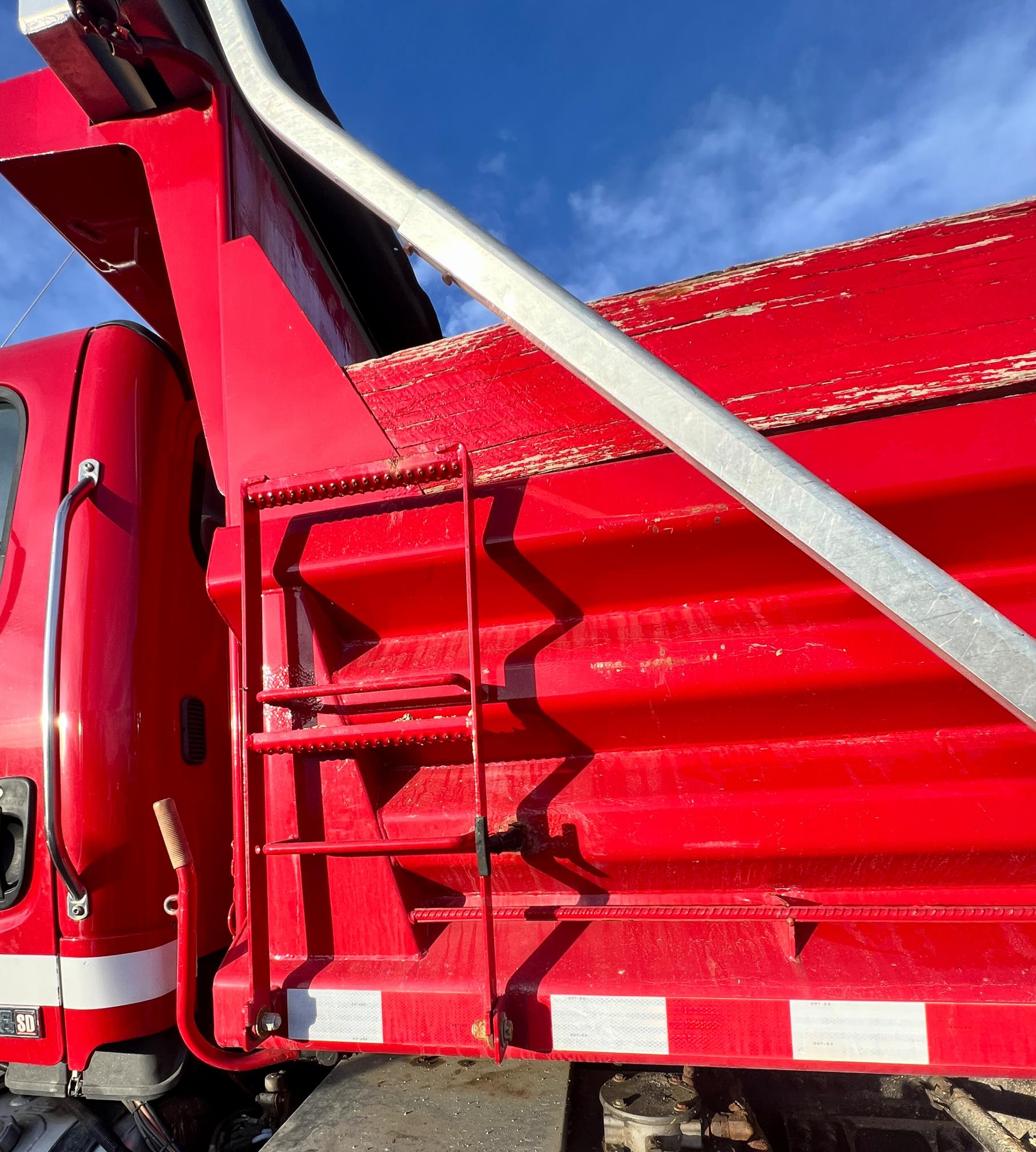 2014 FREIGHTLINER 108 SD Dump Truck - view 8 of 30