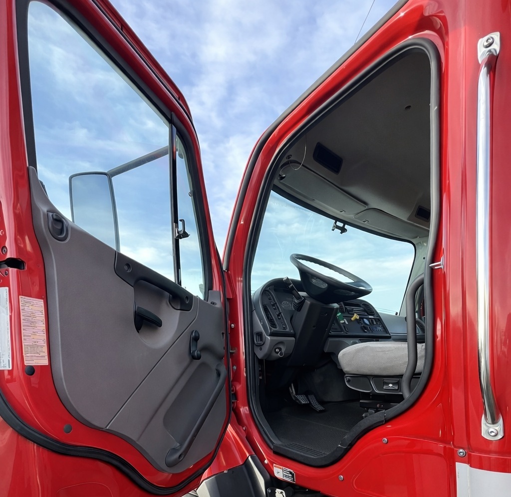 2014 FREIGHTLINER 108 SD Dump Truck - view 9 of 30