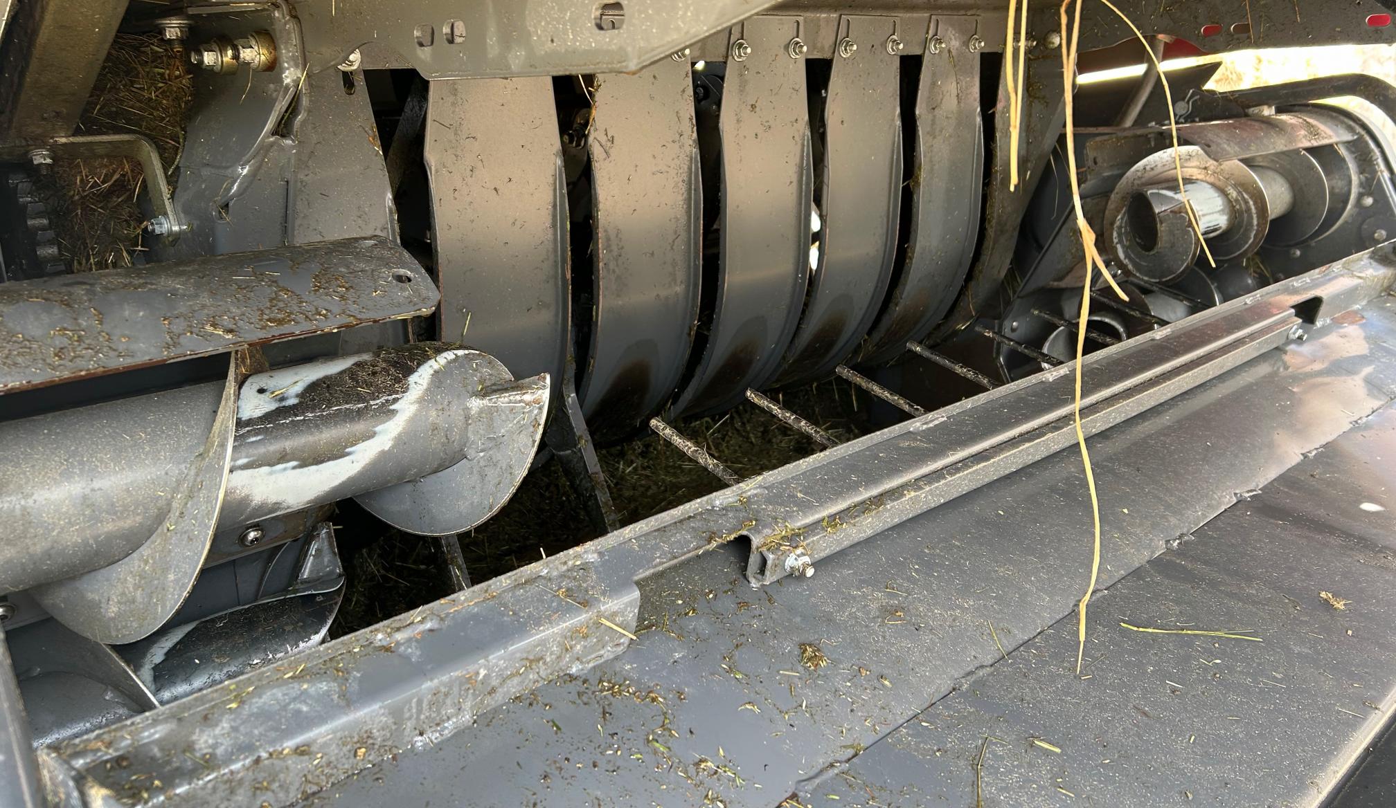 2015 MASSEY FERGUSON 2270 Hesston - view 12 of 30