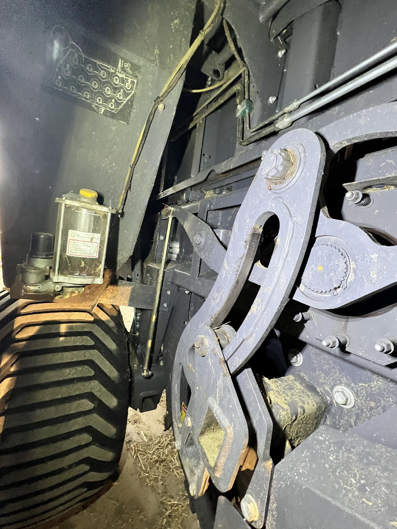 2015 MASSEY FERGUSON 2270 Hesston - view 16 of 30