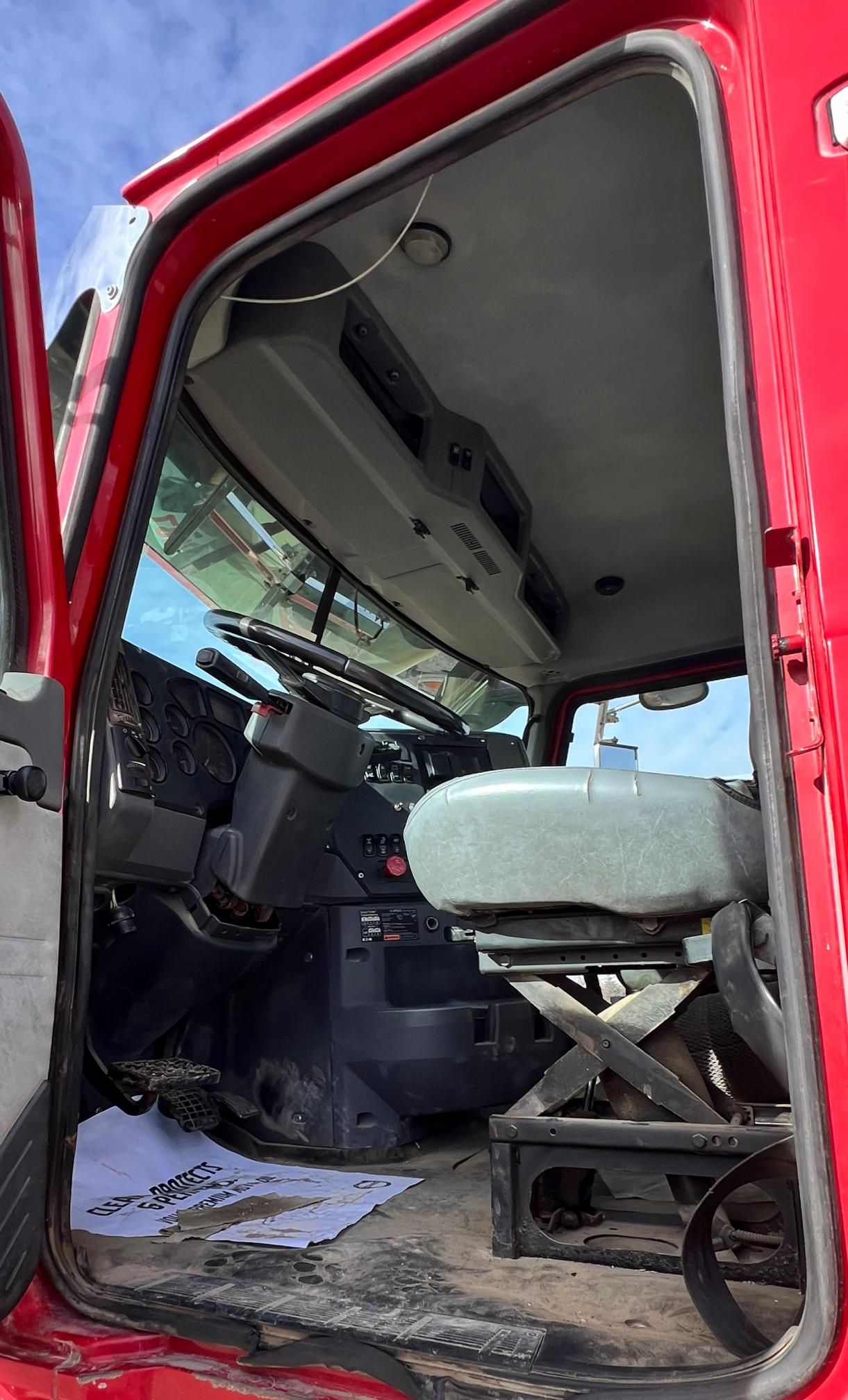 2012 MACK Pinnacle CHU613 - view 11 of 30