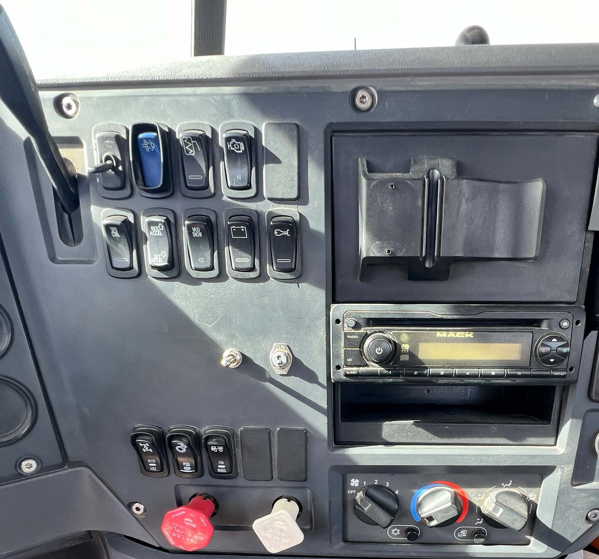 2012 MACK Pinnacle CHU613 - view 16 of 30