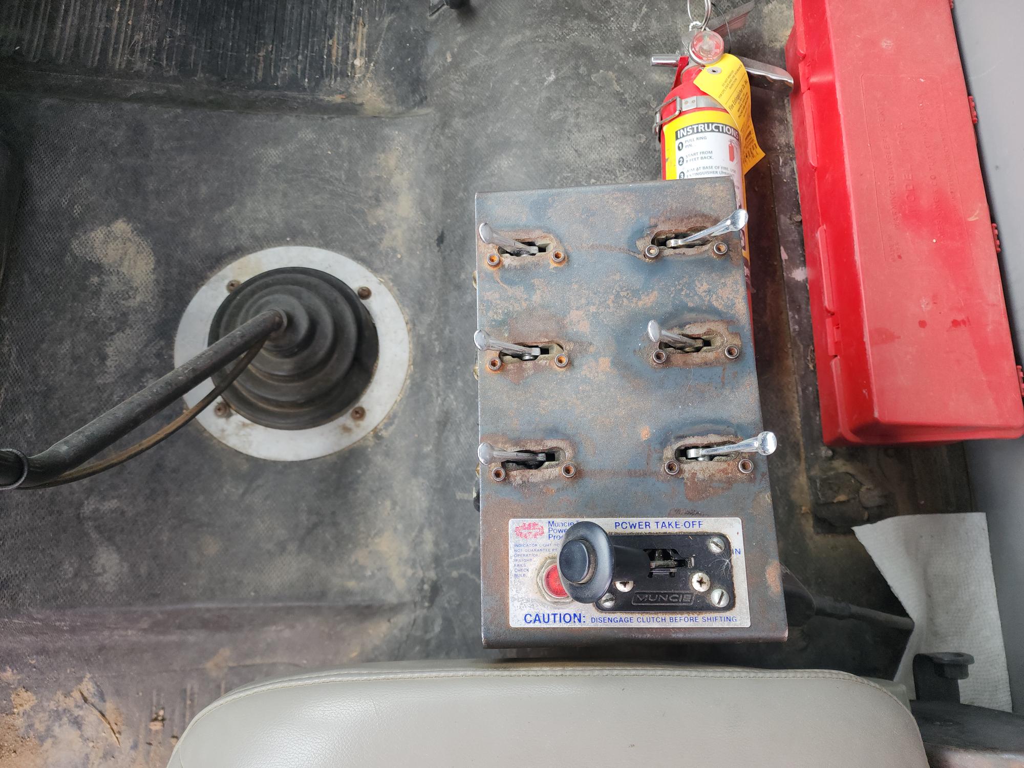 2000 FREIGHTLINER FL70 - view 12 of 30