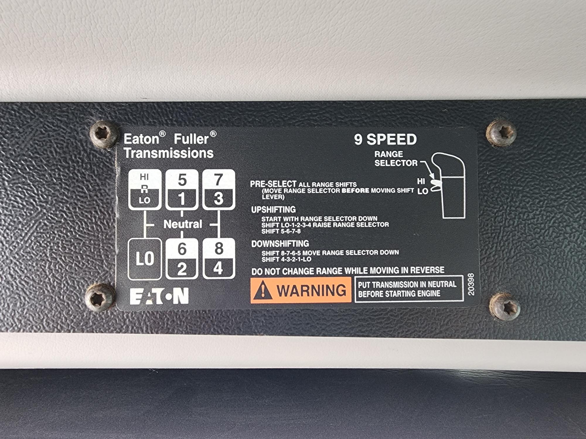 2000 FREIGHTLINER FL70 - view 14 of 30