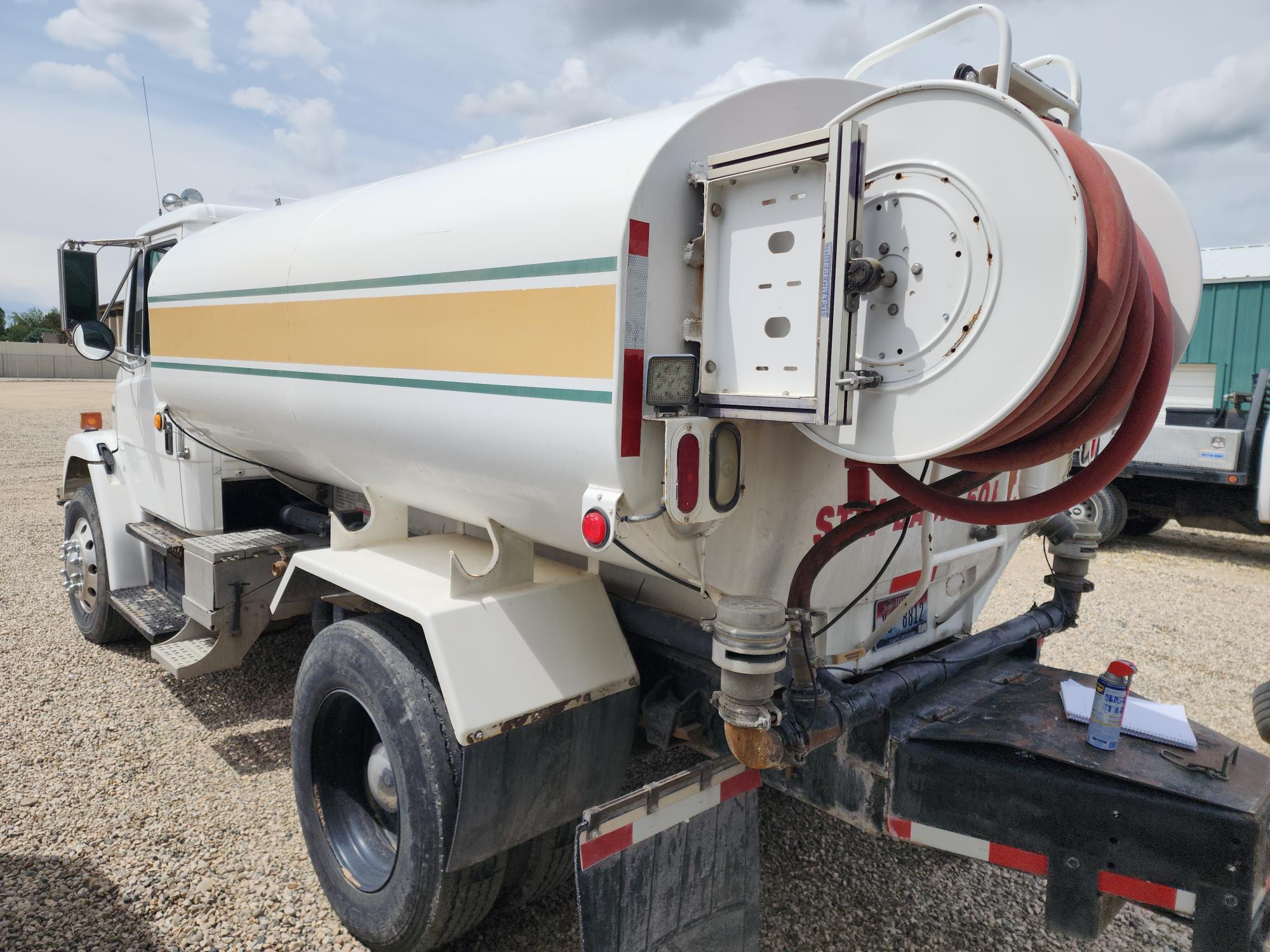 2000 FREIGHTLINER FL70 - view 2 of 30