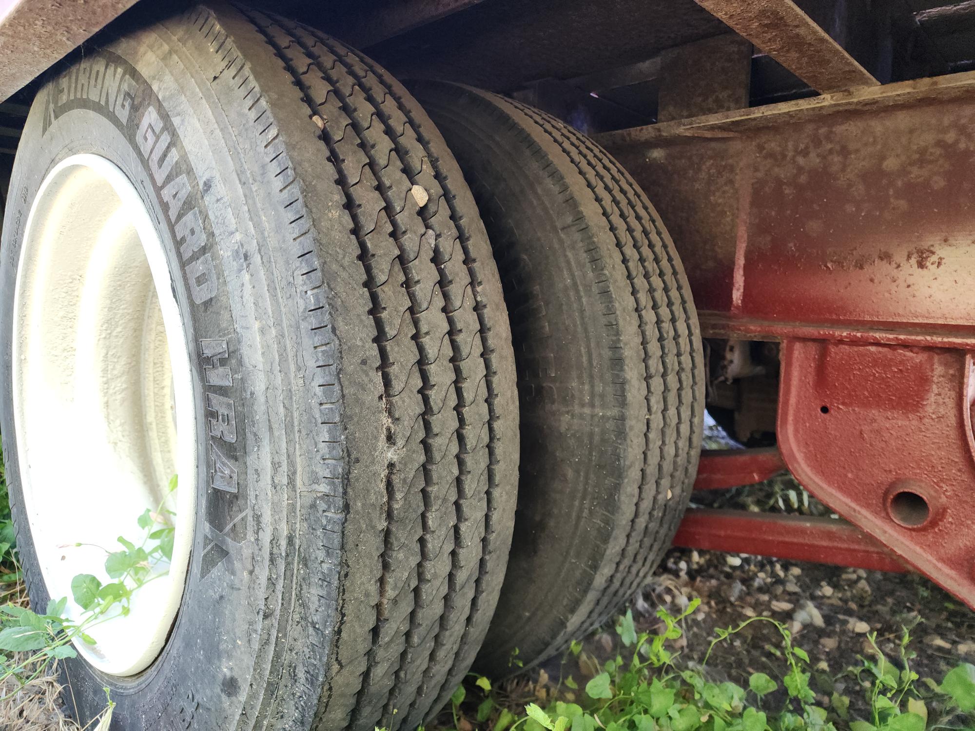 2000 TRAIL KING TK40LP-2400 Tilt Deck - view 6 of 8