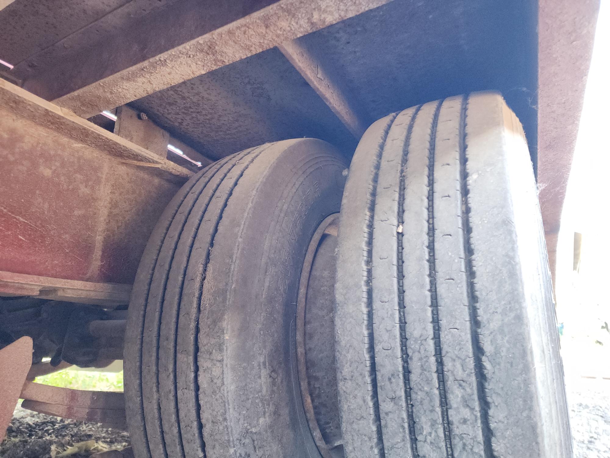 2000 TRAIL KING TK40LP-2400 Tilt Deck - view 8 of 8