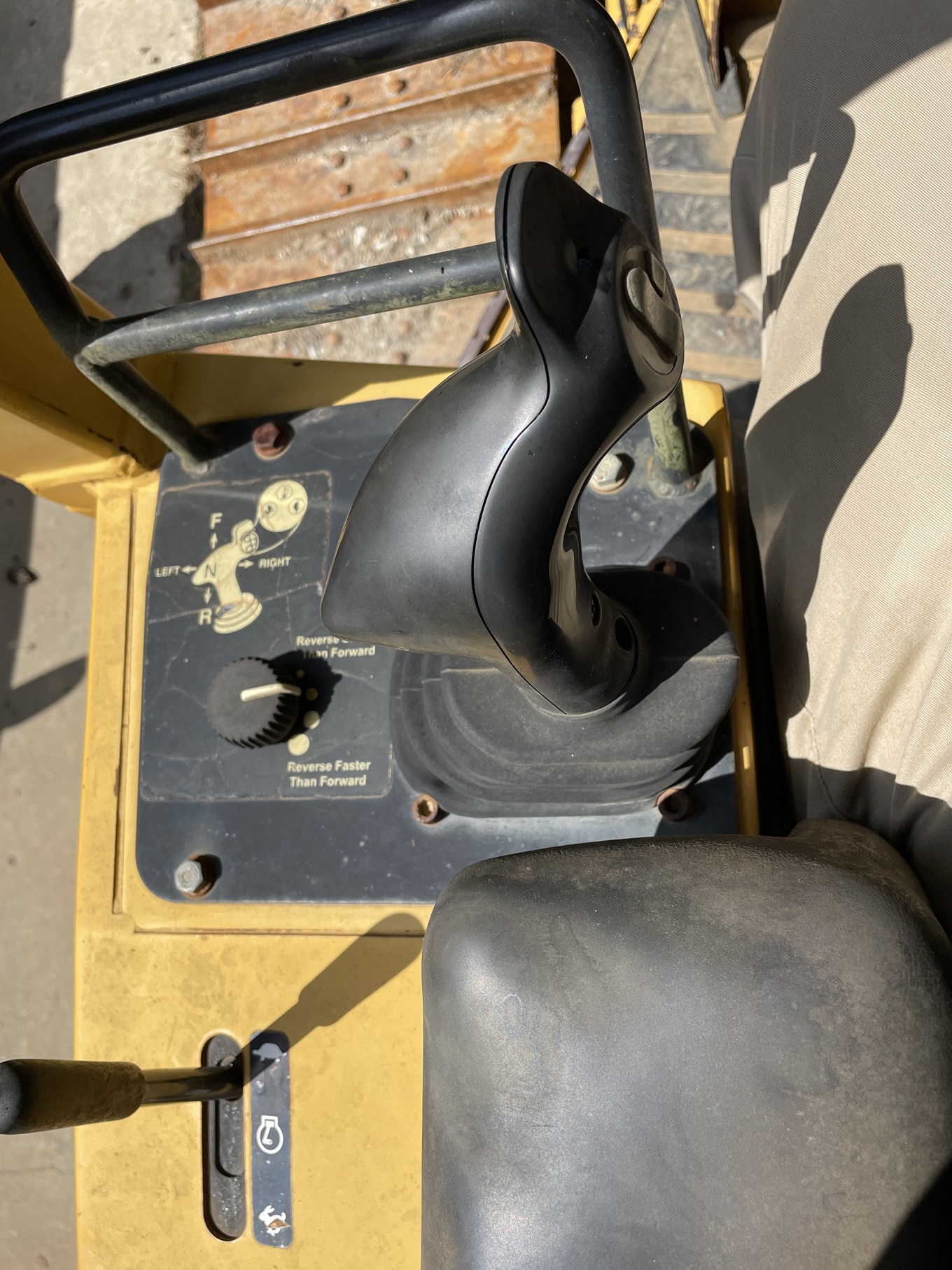 2002 DEERE 550H LGP - view 14 of 23