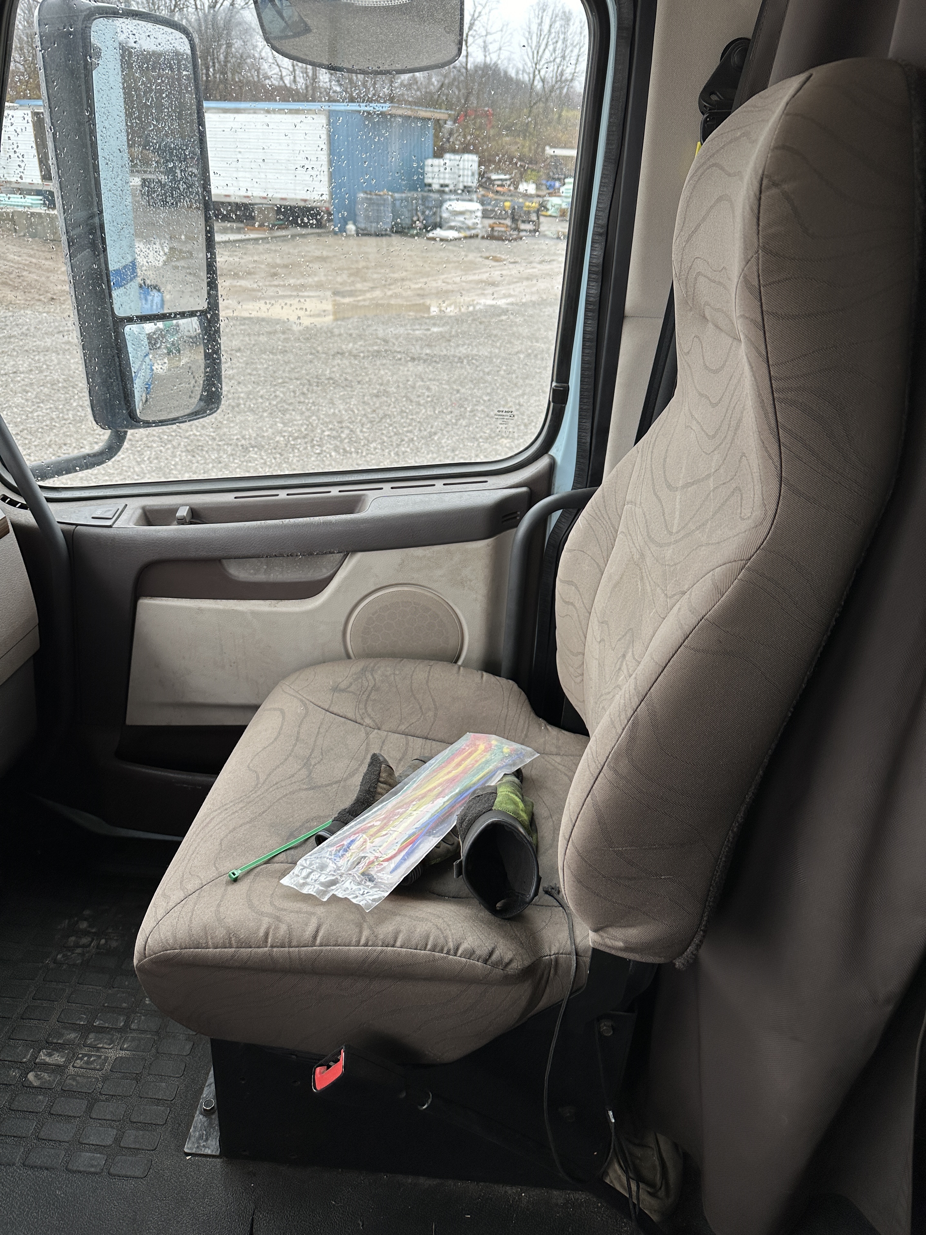 2017 VOLVO VNX84T630 - view 12 of 30