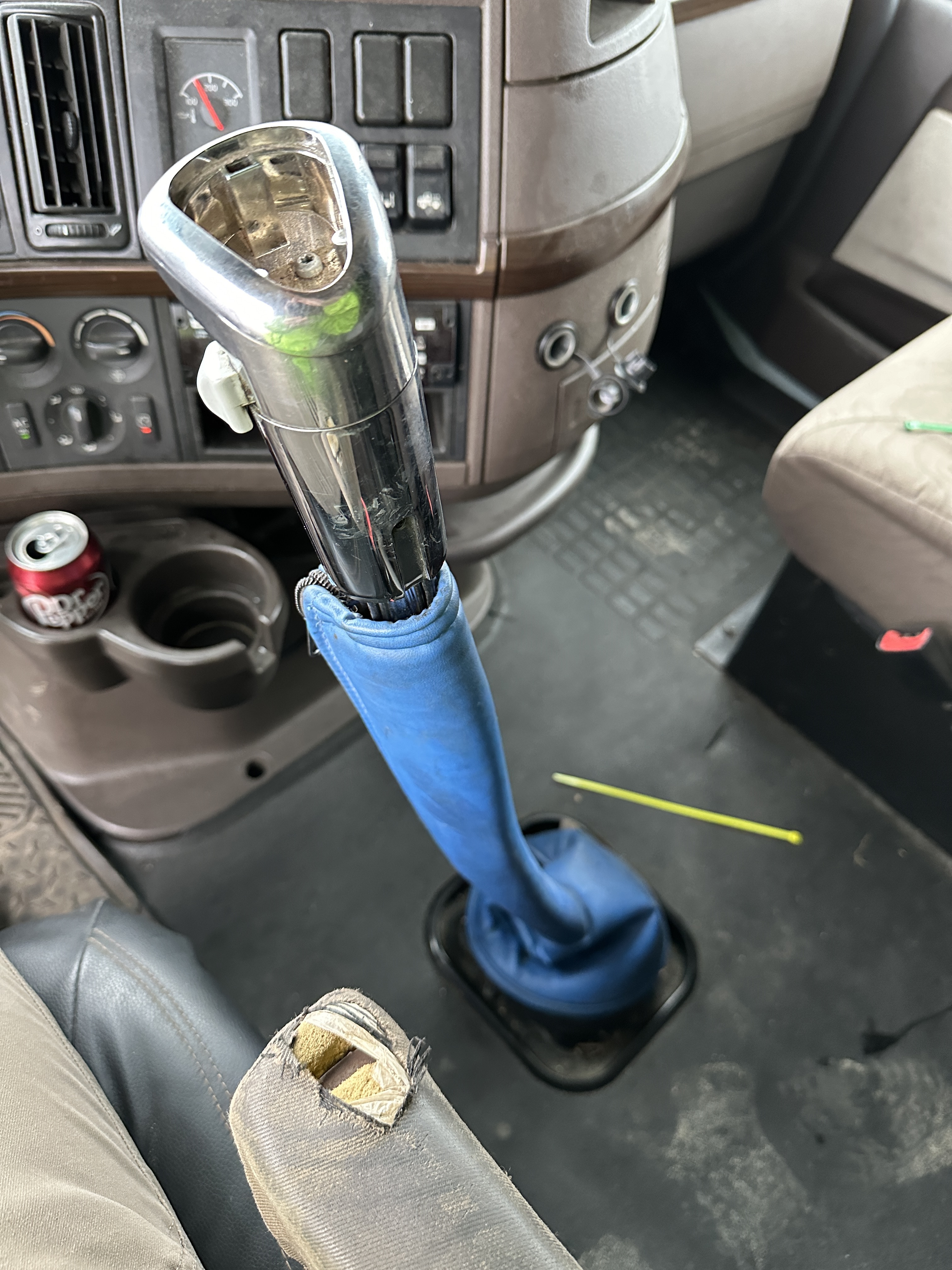 2017 VOLVO VNX84T630 - view 13 of 30