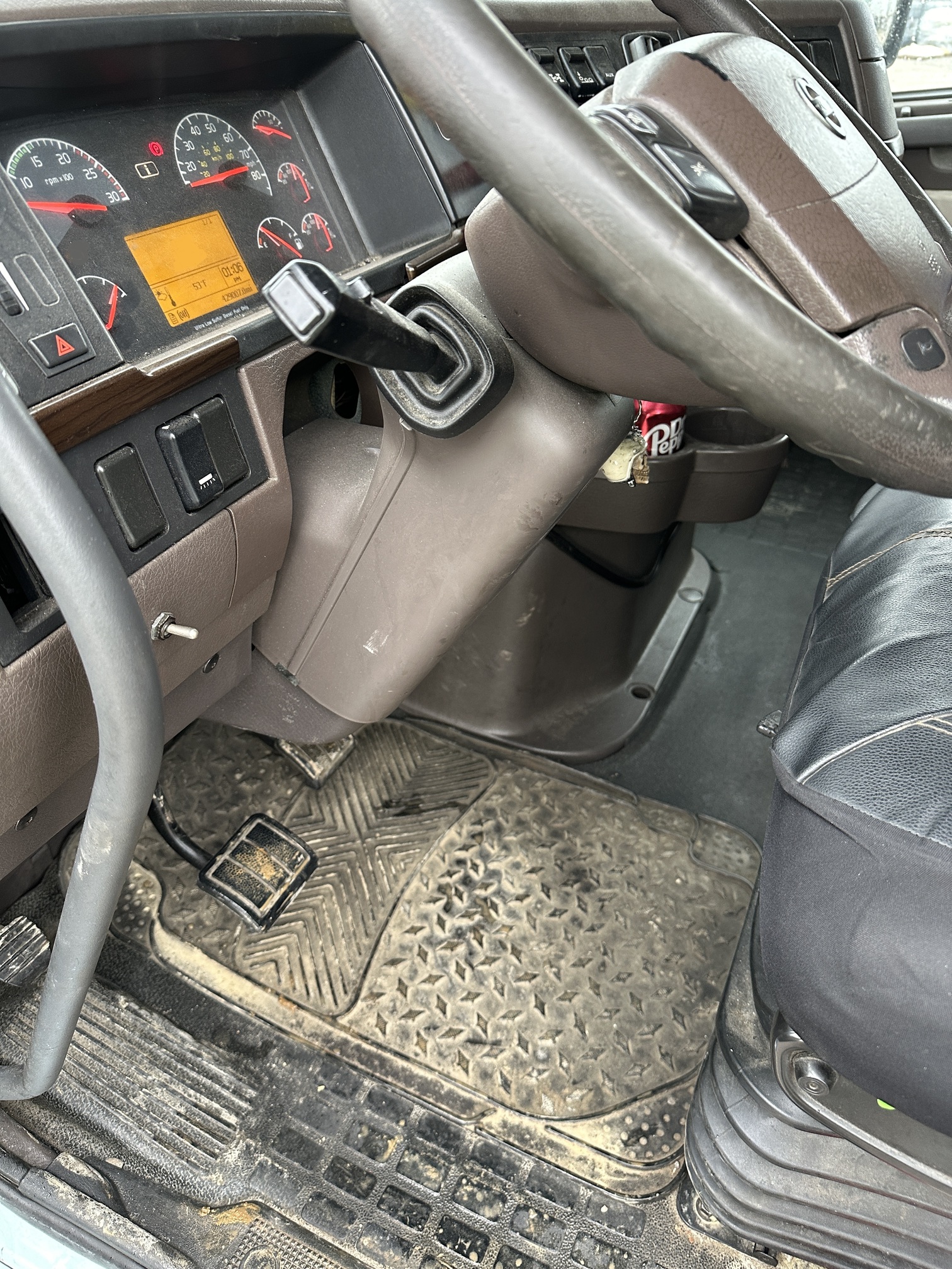 2017 VOLVO VNX84T630 - view 15 of 30