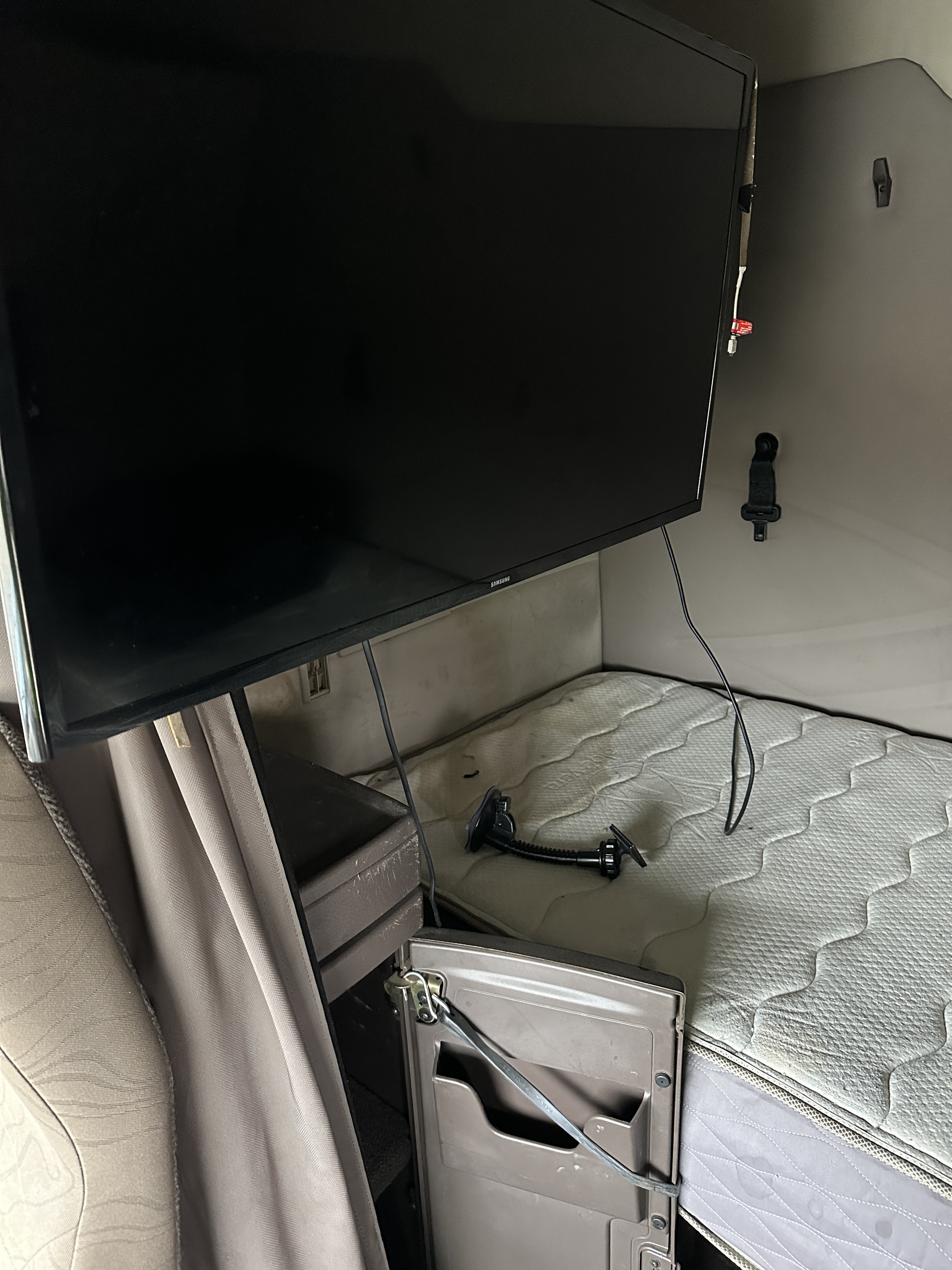 2017 VOLVO VNX84T630 - view 16 of 30