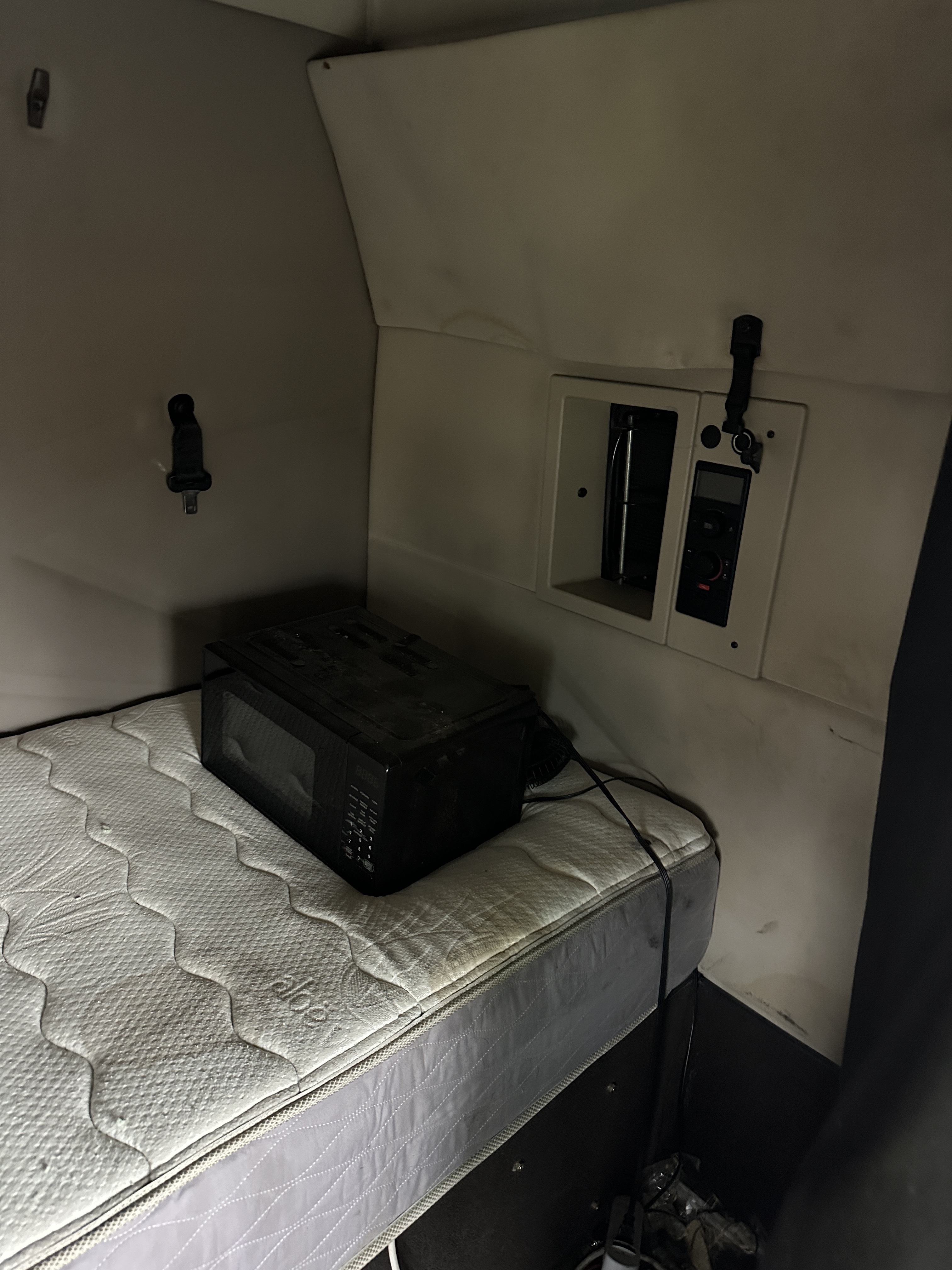 2017 VOLVO VNX84T630 - view 18 of 30