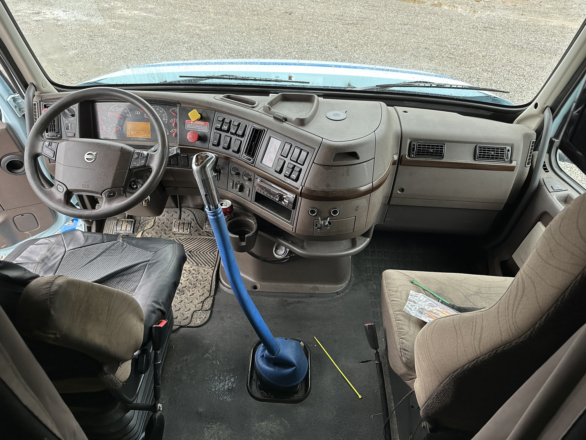 2017 VOLVO VNX84T630 - view 19 of 30