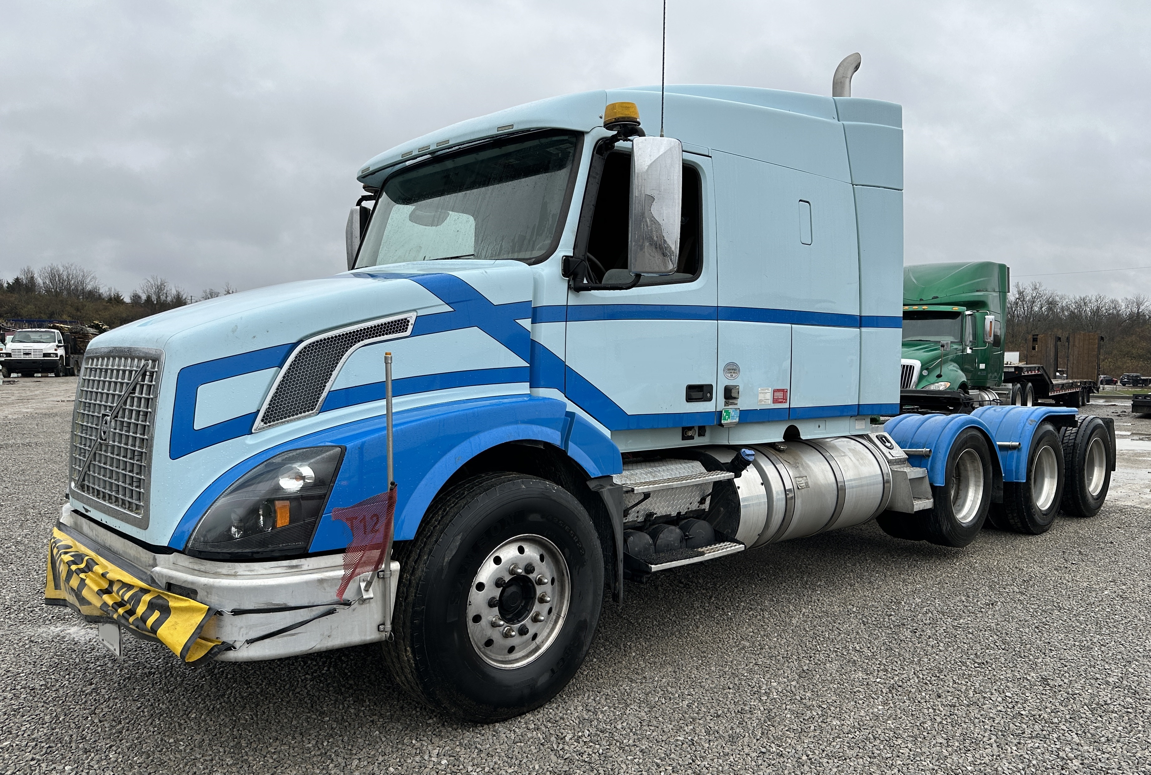 2017 VOLVO VNX84T630 - view 1 of 30